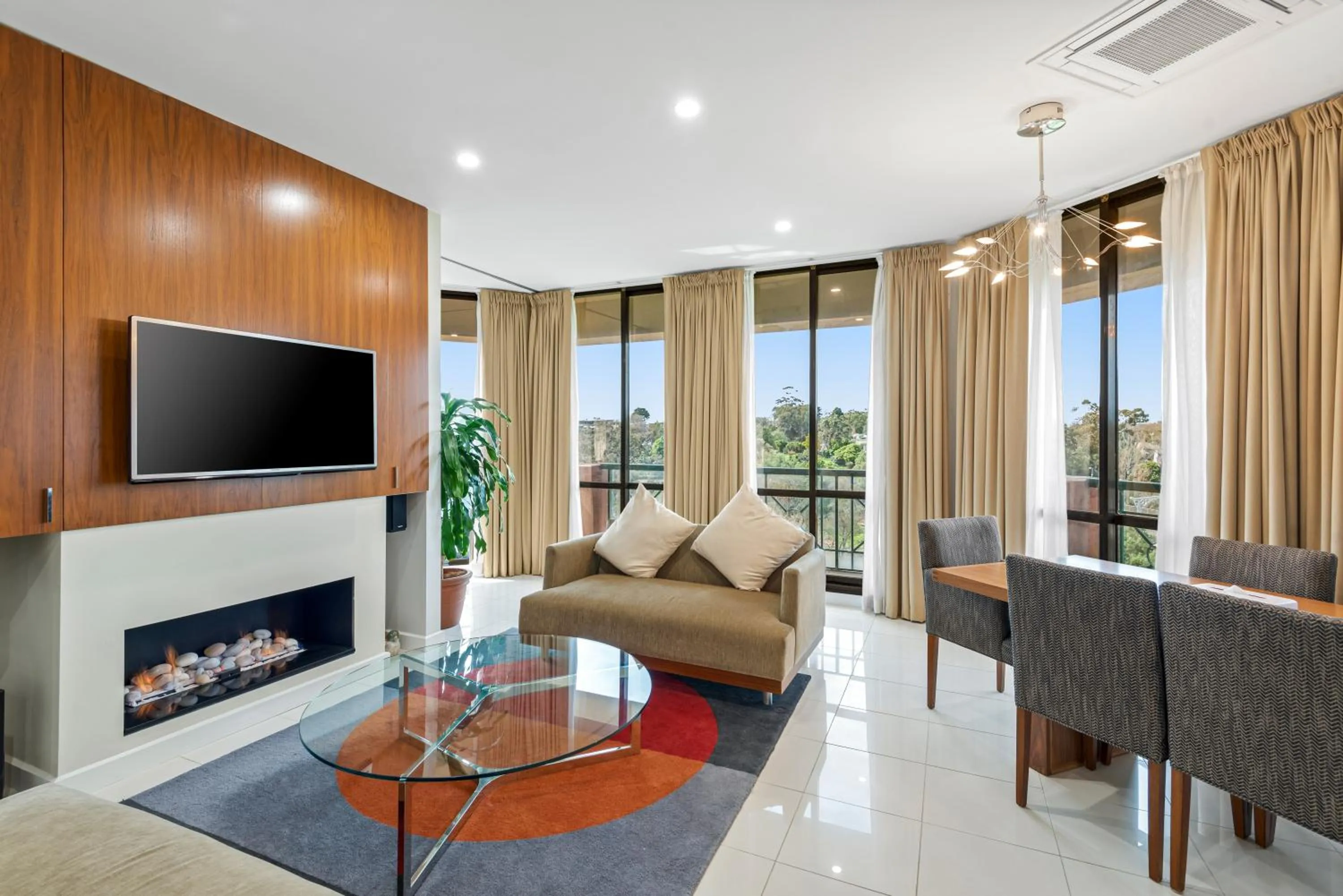 Three-Bedroom Apartment with Park View in Amora Hotel Riverwalk Melbourne