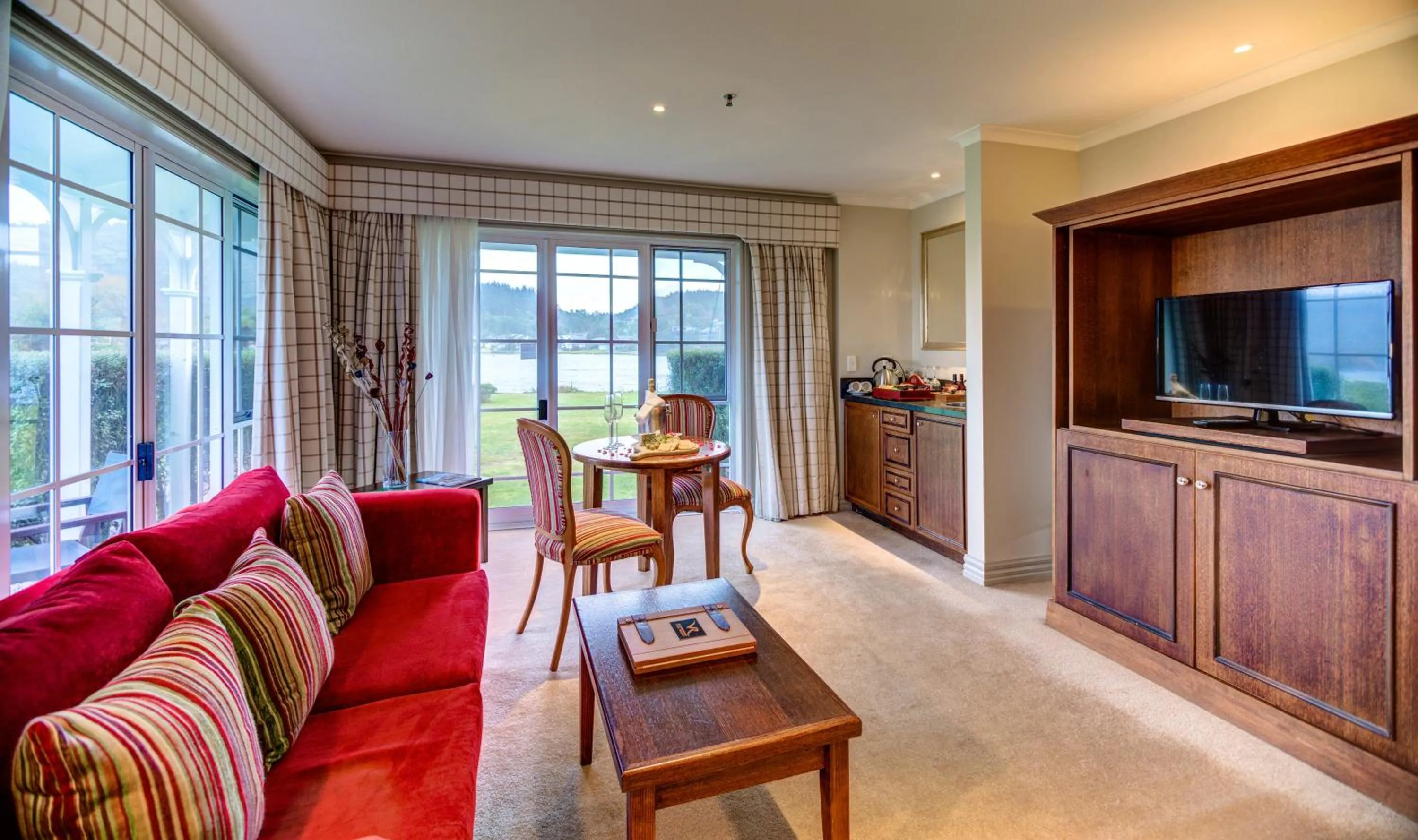 Executive Suite with Spa Bath in VR Rotorua Lake Resort