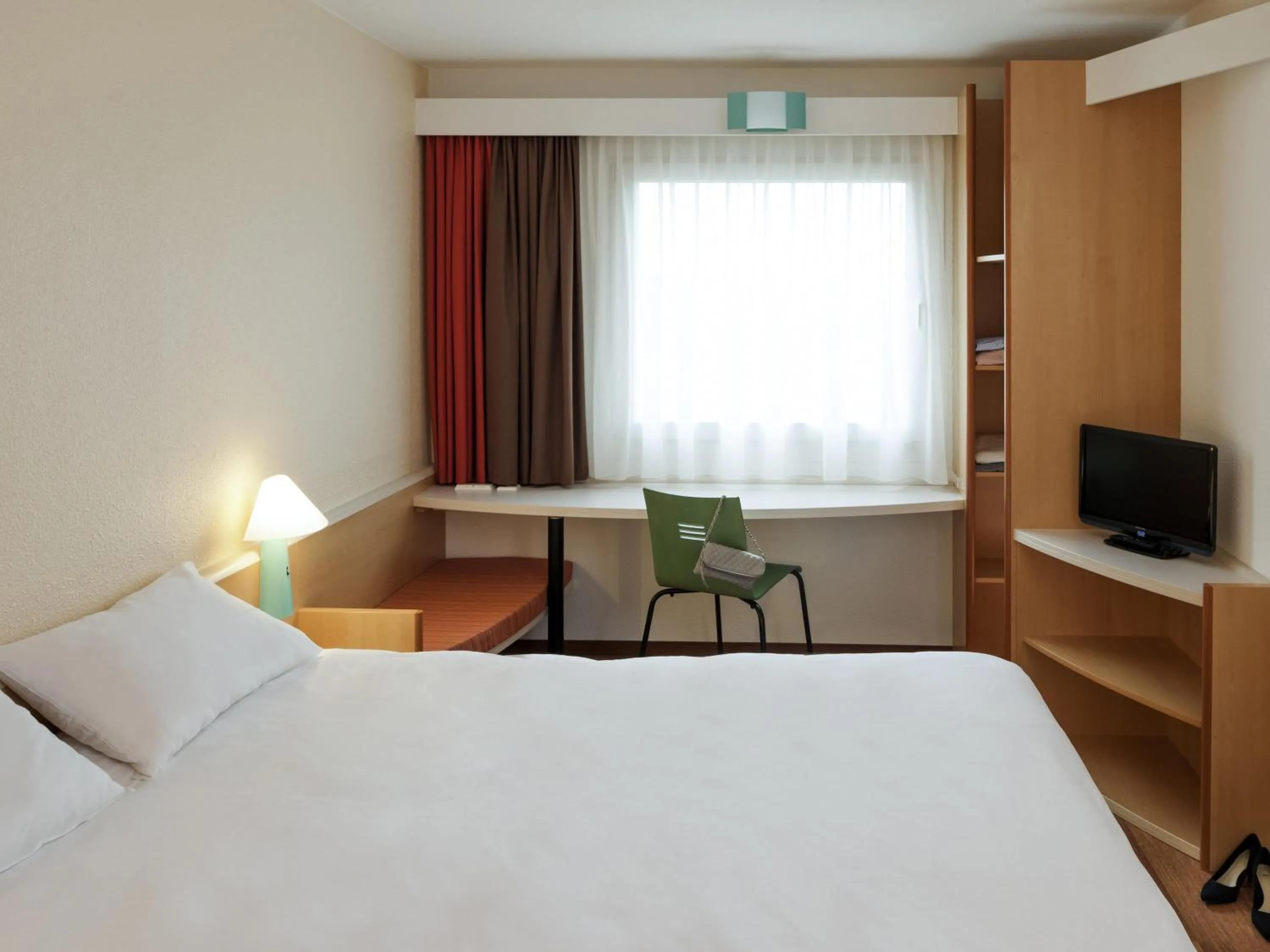 Standard Double Room in ibis Augsburg Hauptbahnhof