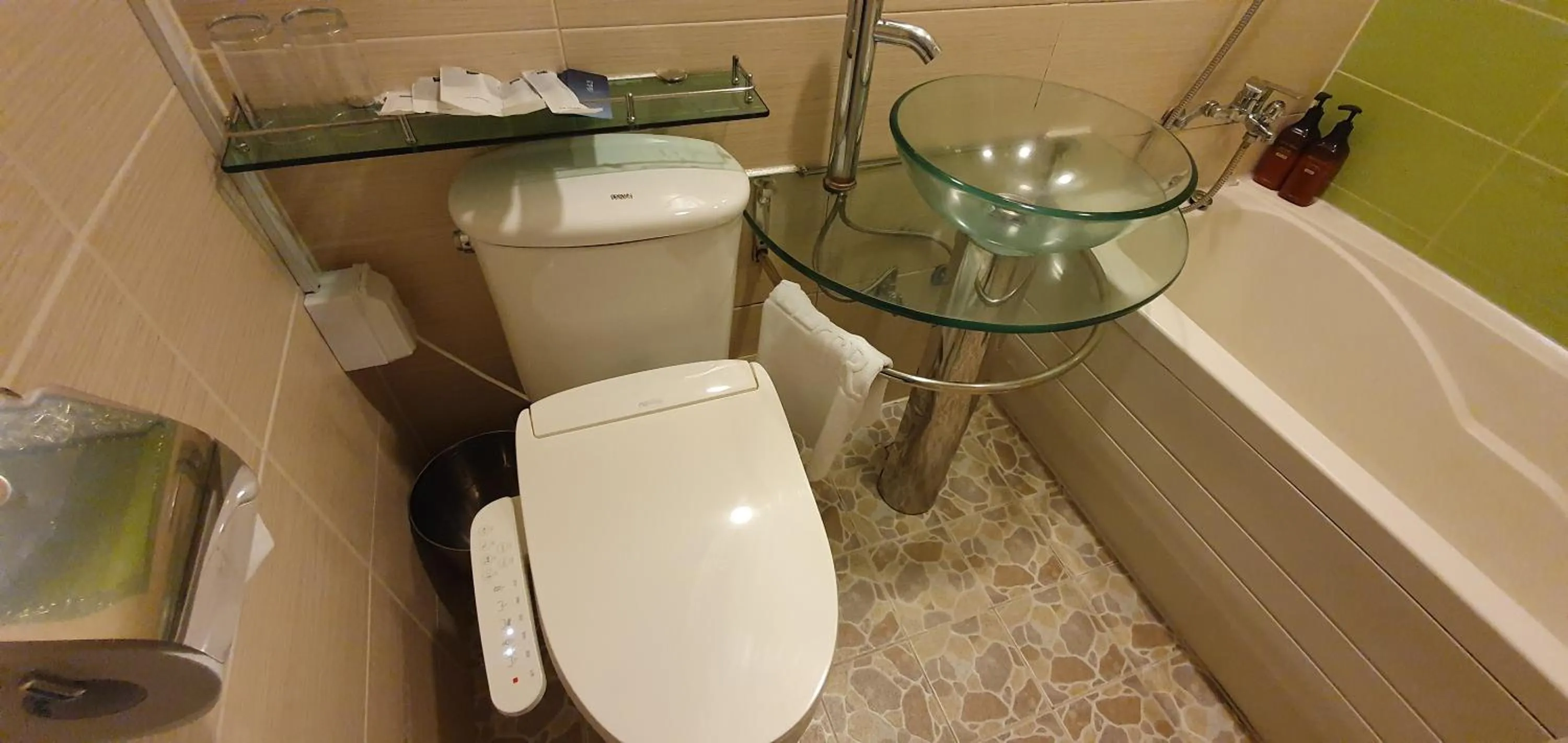 Bed in Male Dormitory Room in Appletree Hotel Pohang