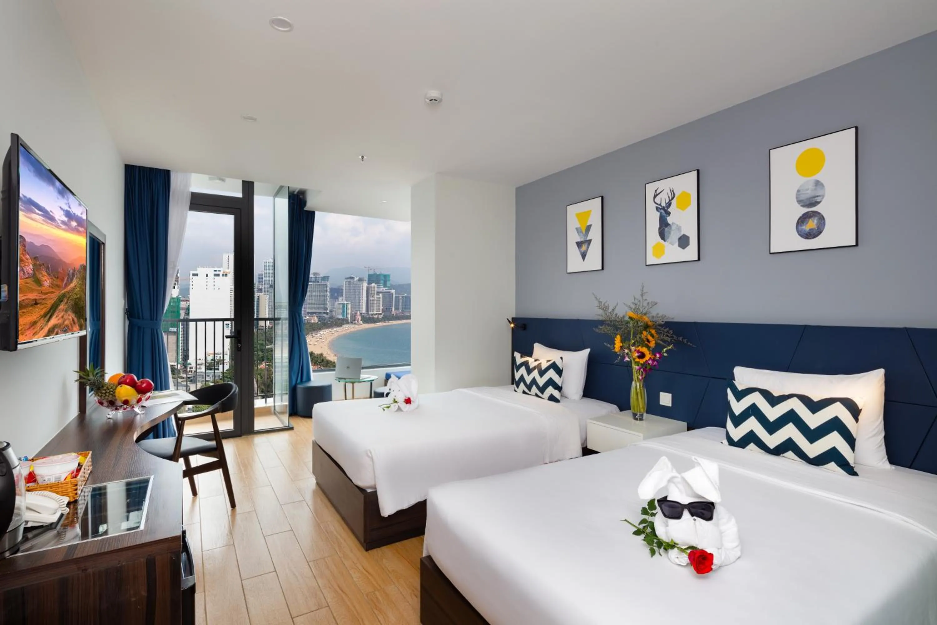 Twin Room with Sea View in Crown Hotel Nha Trang