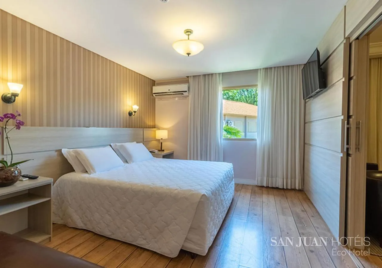 Deluxe Suite in Complexo Eco Cataratas Resort by SJ