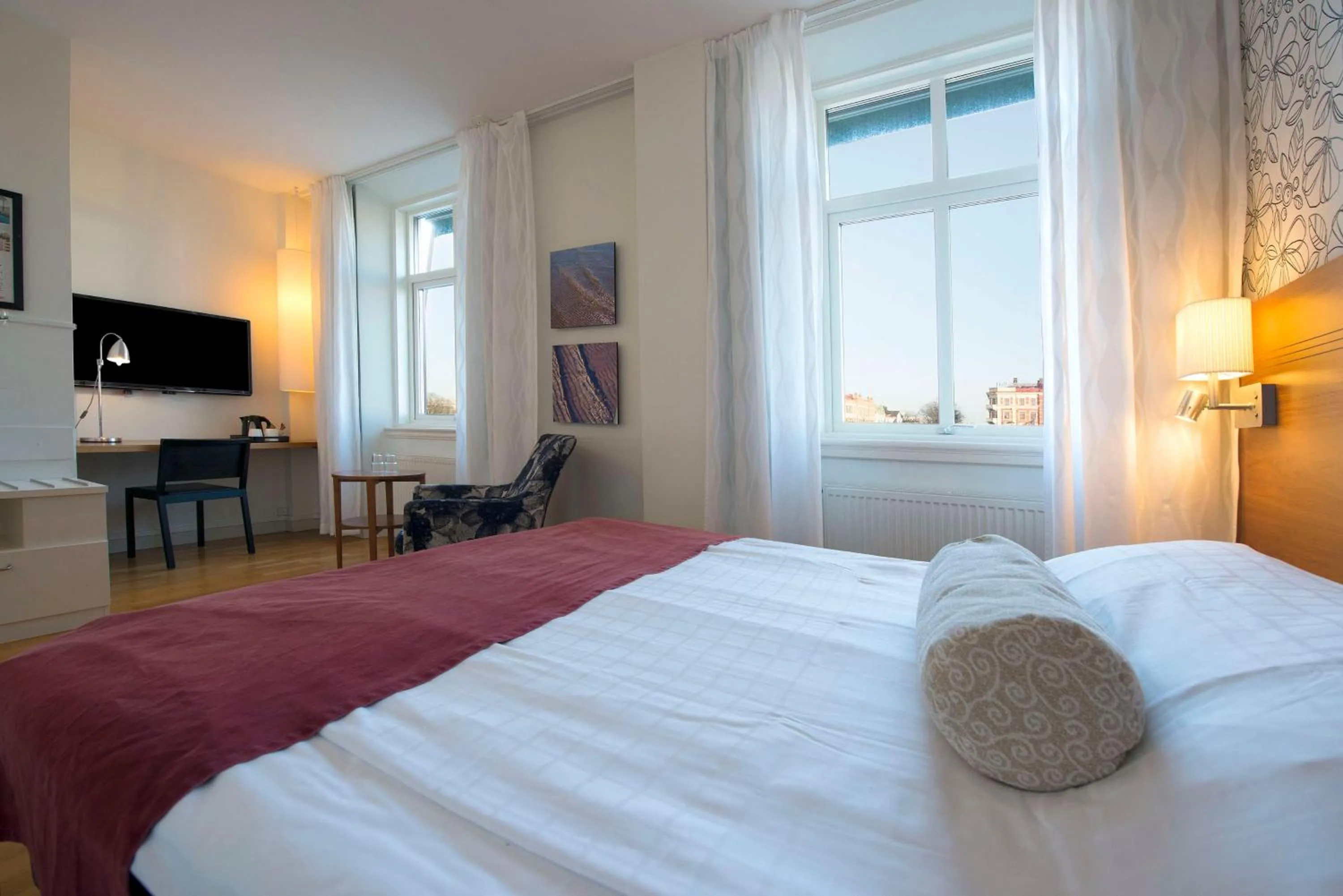 Queen Room in Scandic Hallandia