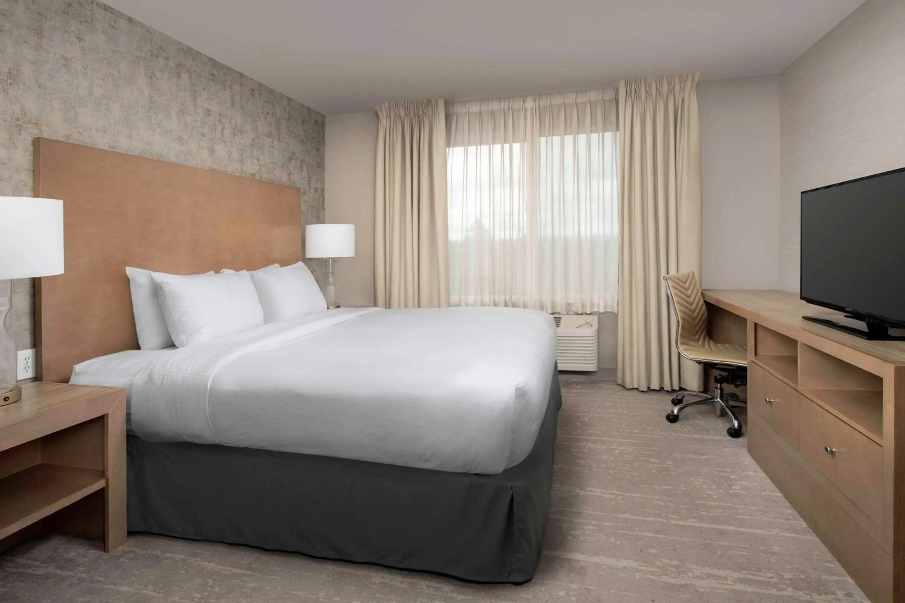 Queen Room - Disability Access/Non-Smoking in DoubleTree by Hilton North Salem