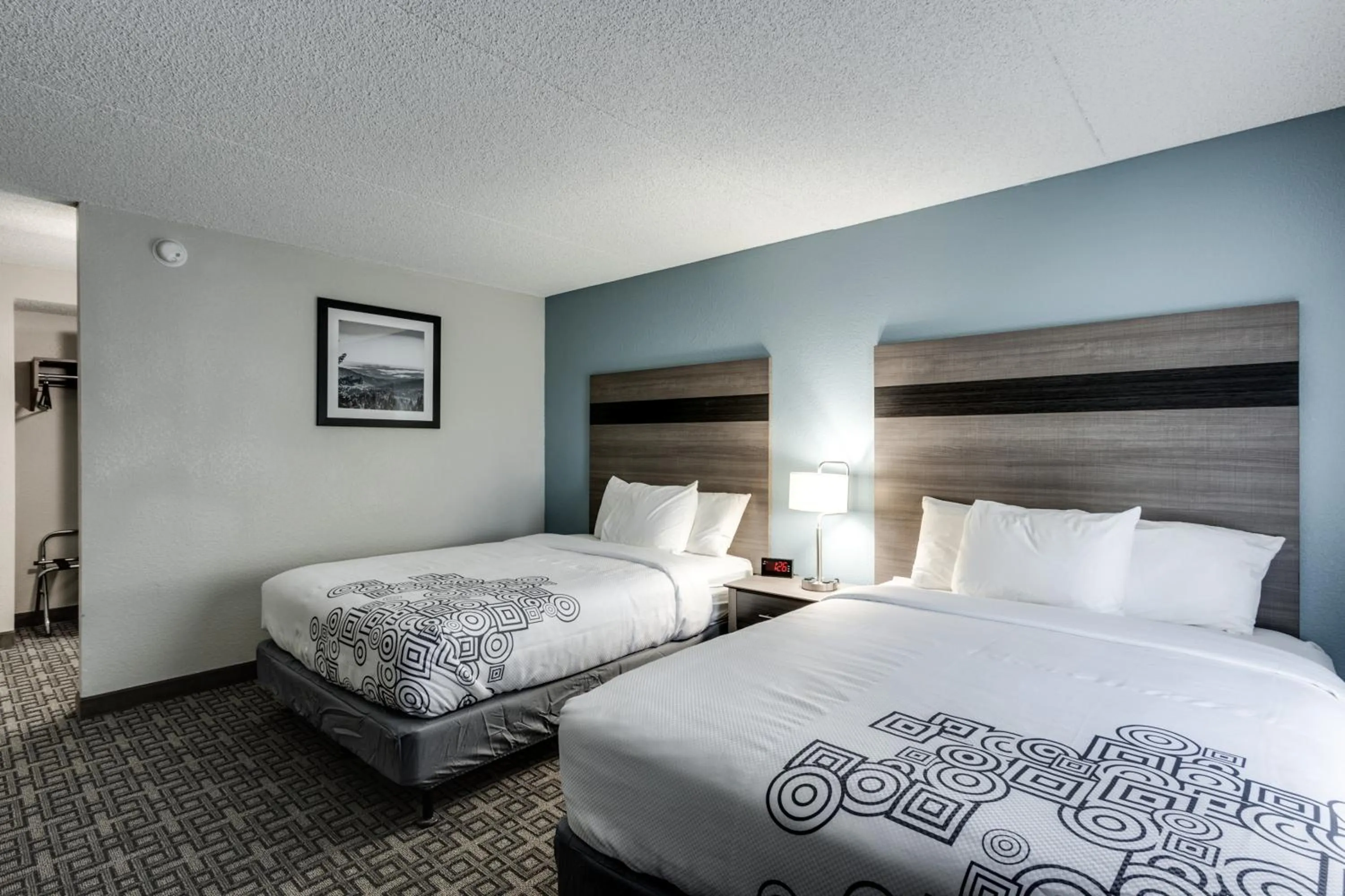 Queen Room with Two Queen Beds - Non-Smoking in Days Inn & Suites by Wyndham Spokane