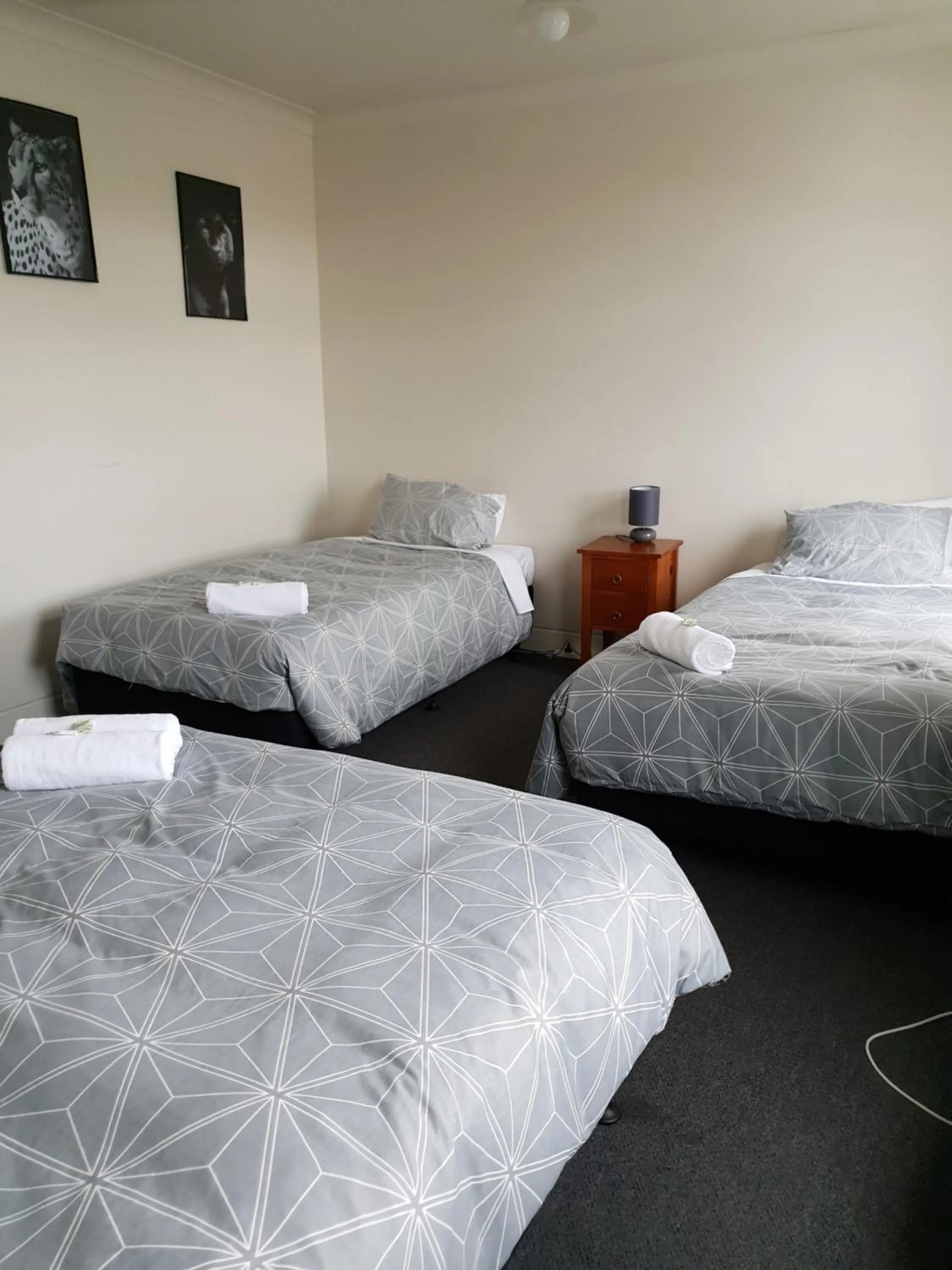 Family Room with Shared Bathroom in Horse and Jockey Inn