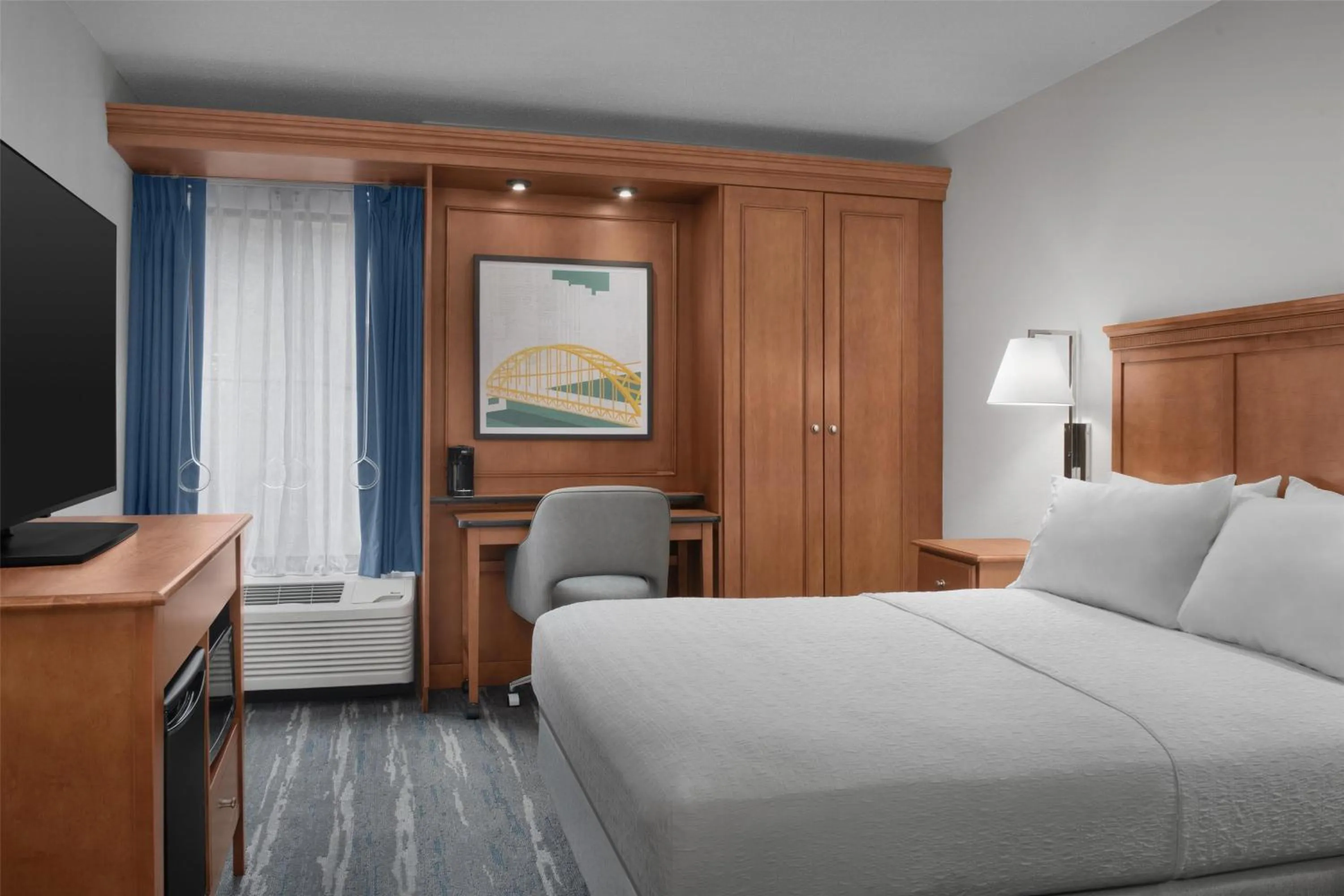 Queen Room with Bath Tub - Disability Access/Non-Smoking  in Hampton Inn Pittsburgh Greentree