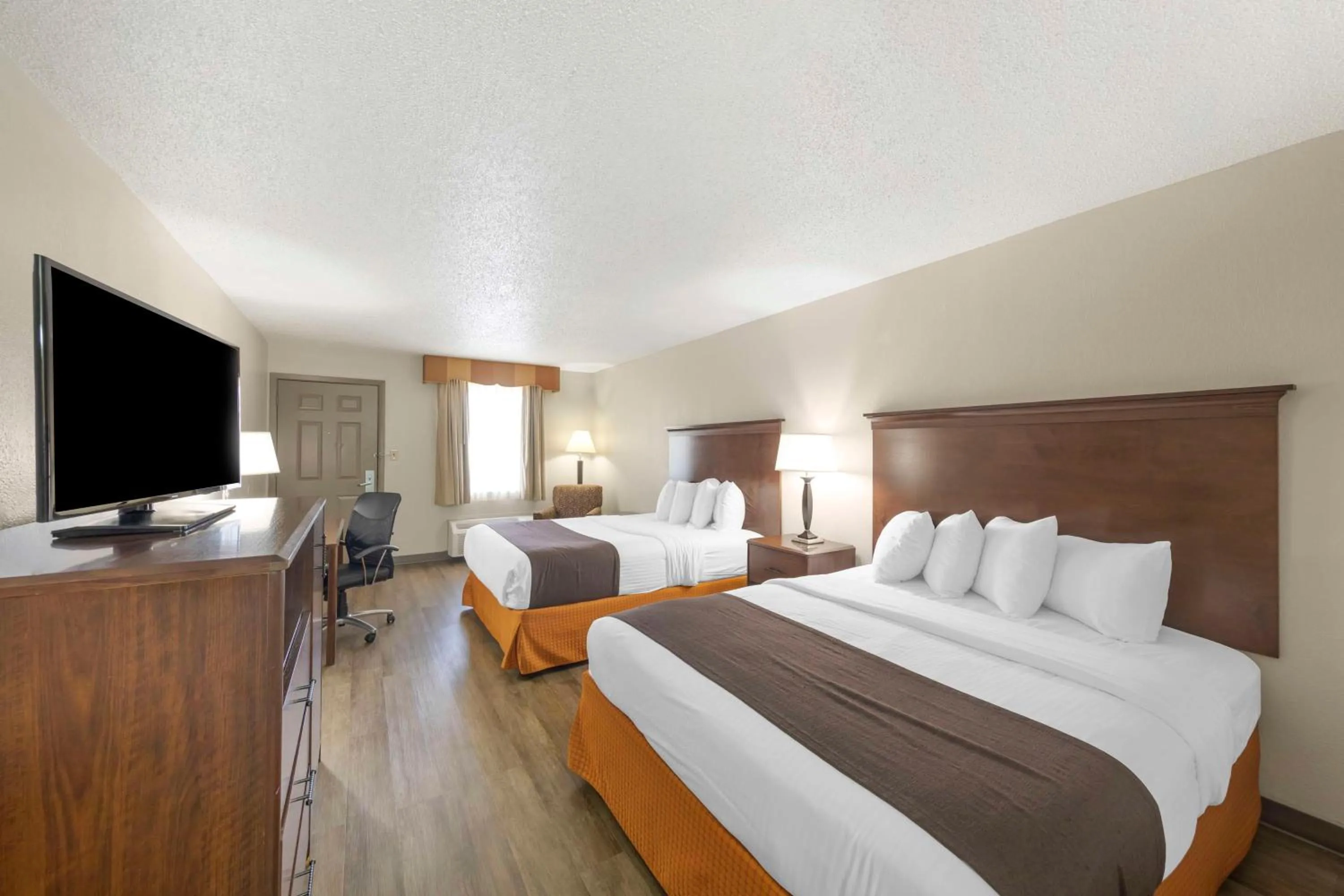 Queen Room with Two Queen Beds - Disability Access in Best Western Athens Inn