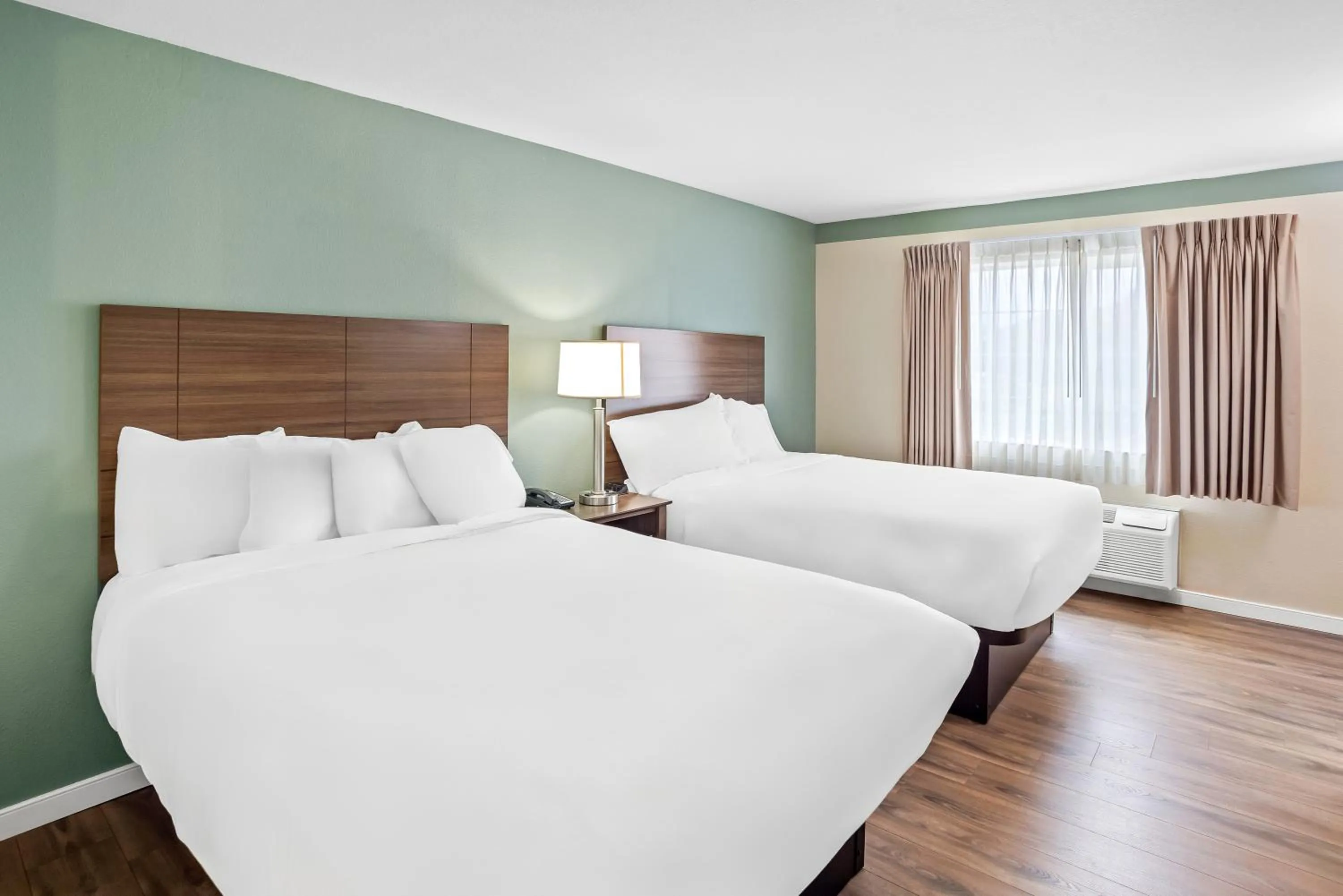 Two Queen Beds Non Smoking in GuestHouse Inn & Suites Kelso/Longview