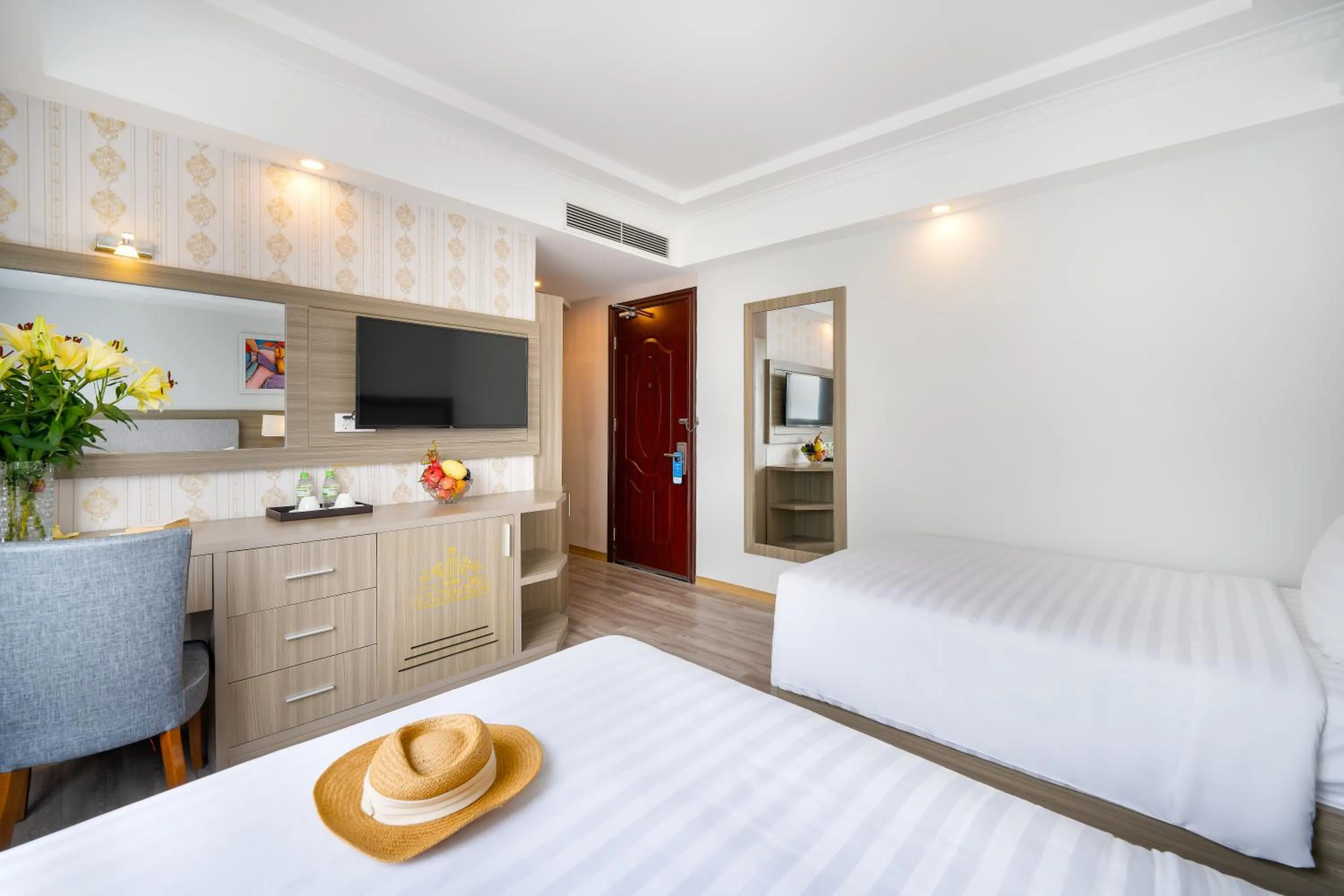 Deluxe Triple Room with Sea View in Royal Beach Hotel by THG