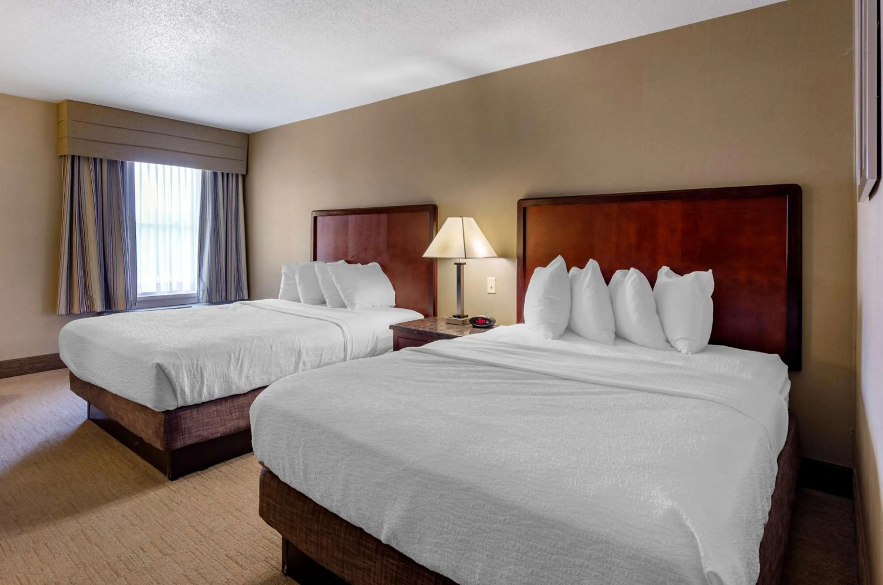 Queen Room with Two Queen Beds in Best Western Plus Inn at Hunt Ridge