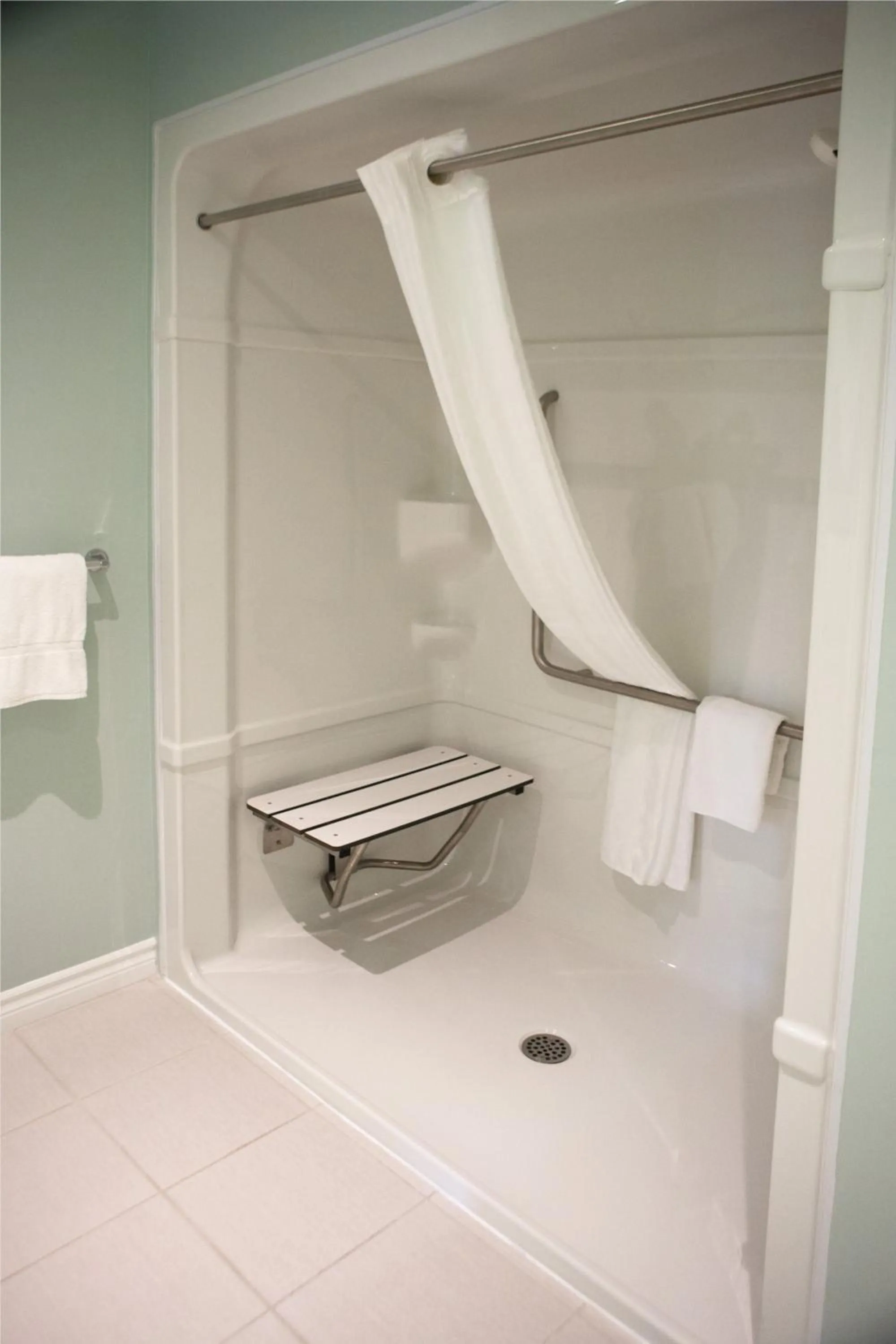 Queen Room with Mobility Access and Street - Non-Smoking in Super 8 by Wyndham Port Elgin