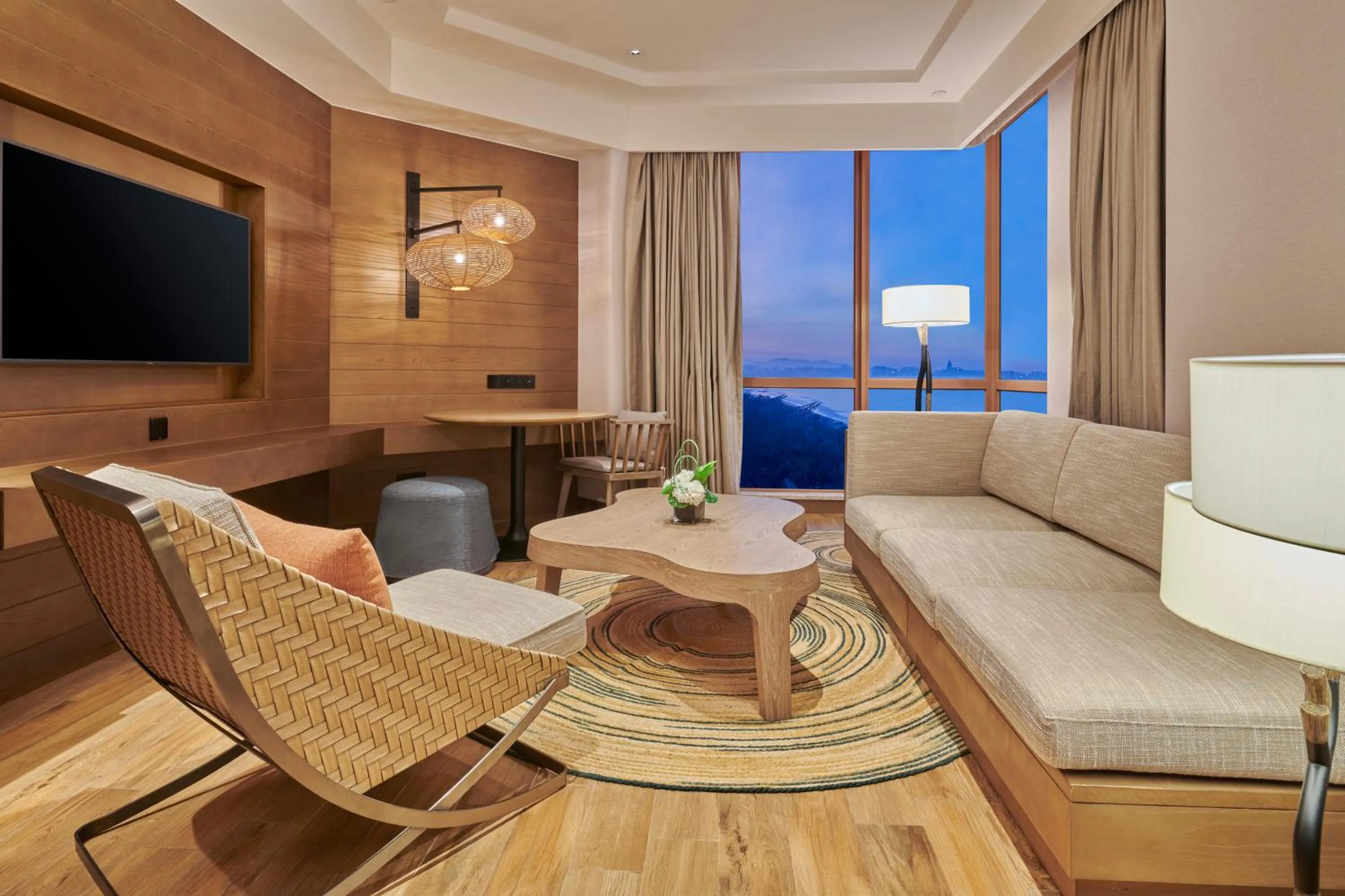 Premium Suite with Sea View in DoubleTree by Hilton Shanwei
