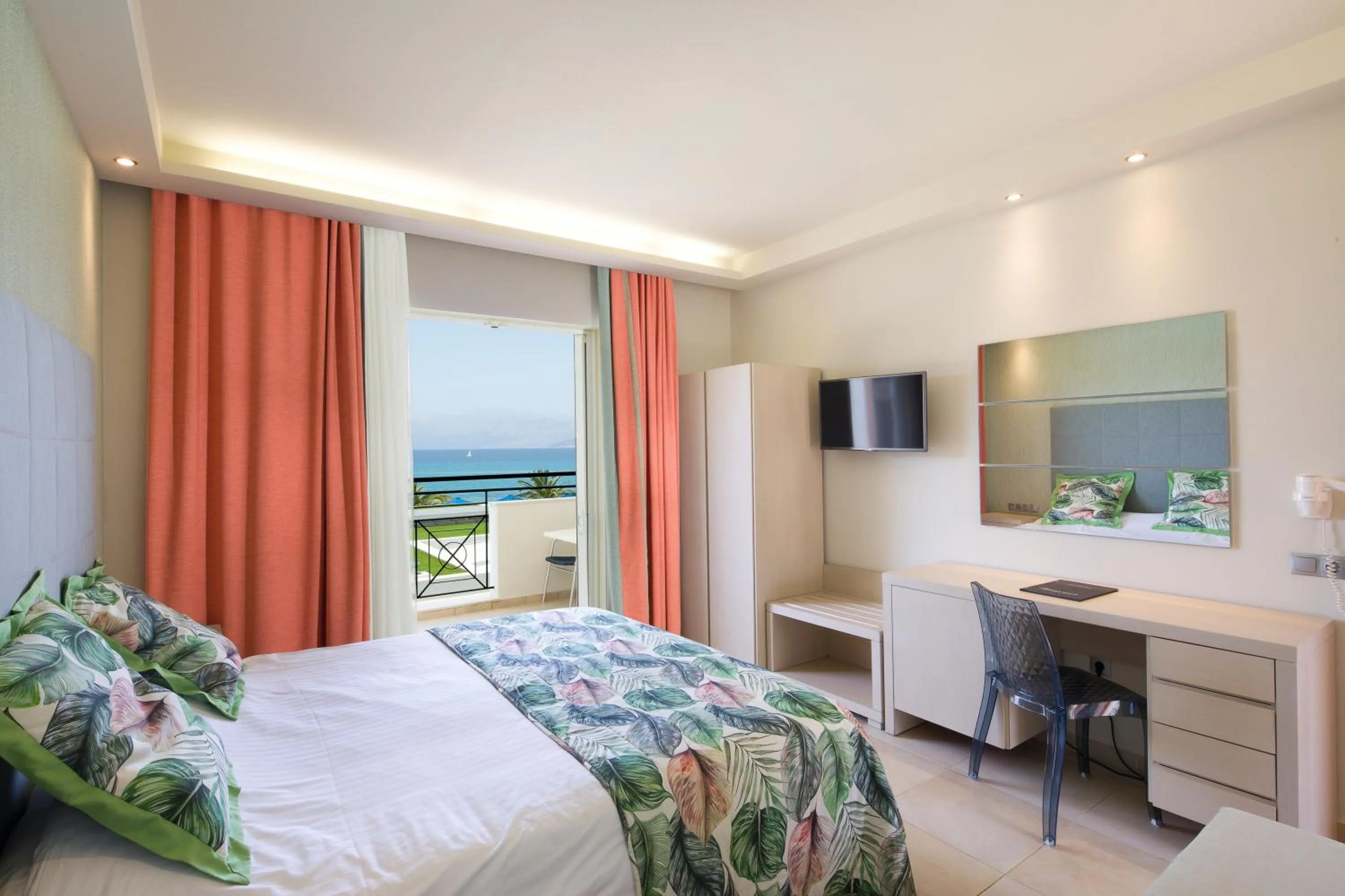 Deluxe Double or Twin Room with Sea View in Mareblue Beach