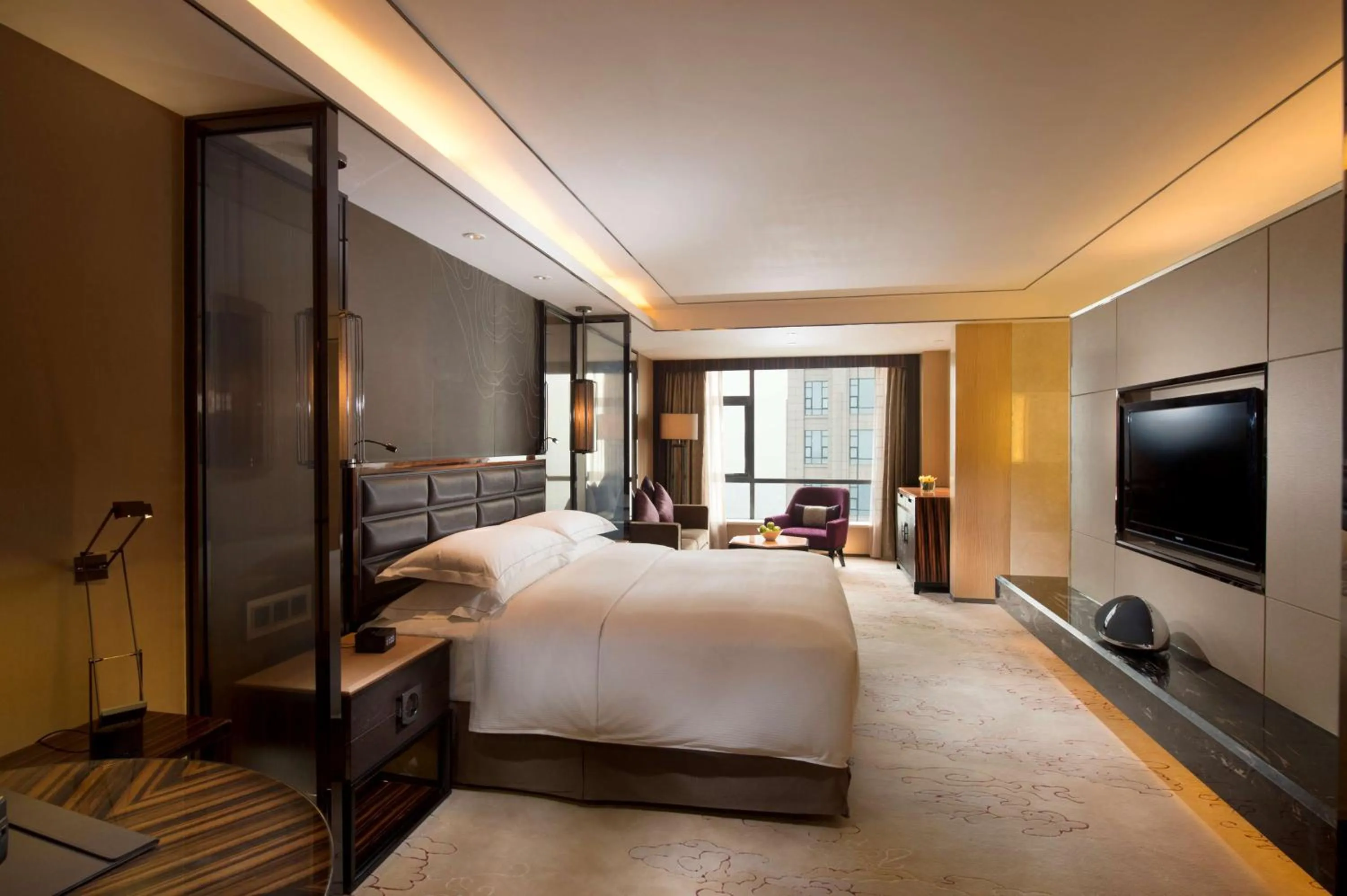 Executive King Room with Executive Lounge Access in Hilton Zhongshan Downtown