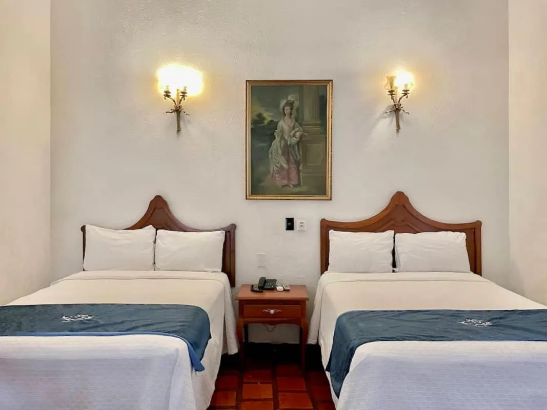 Deluxe Queen Suite in Hotel Frances