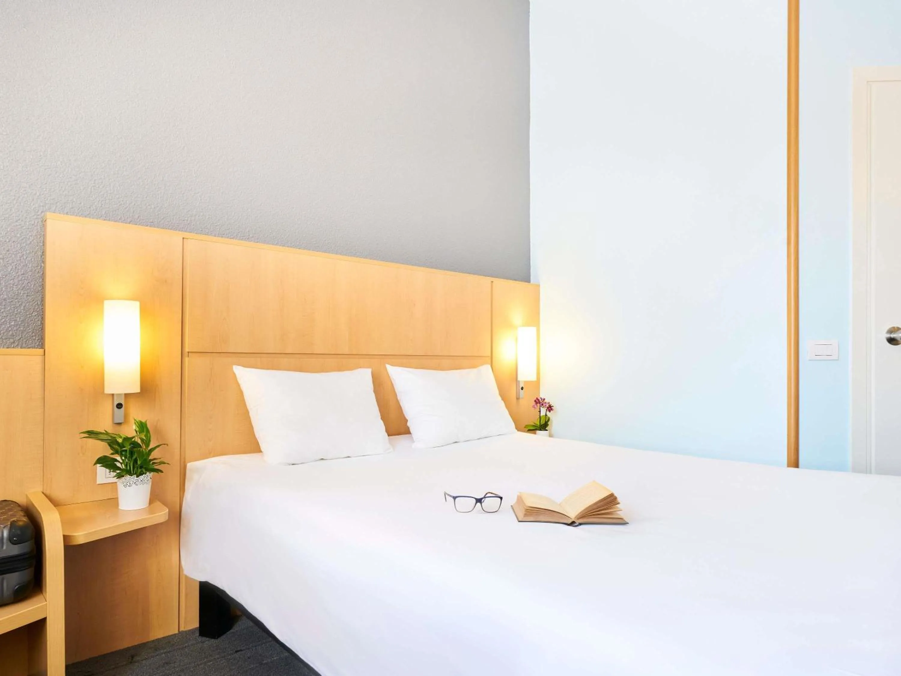 Premium Double Room in Ibis Como