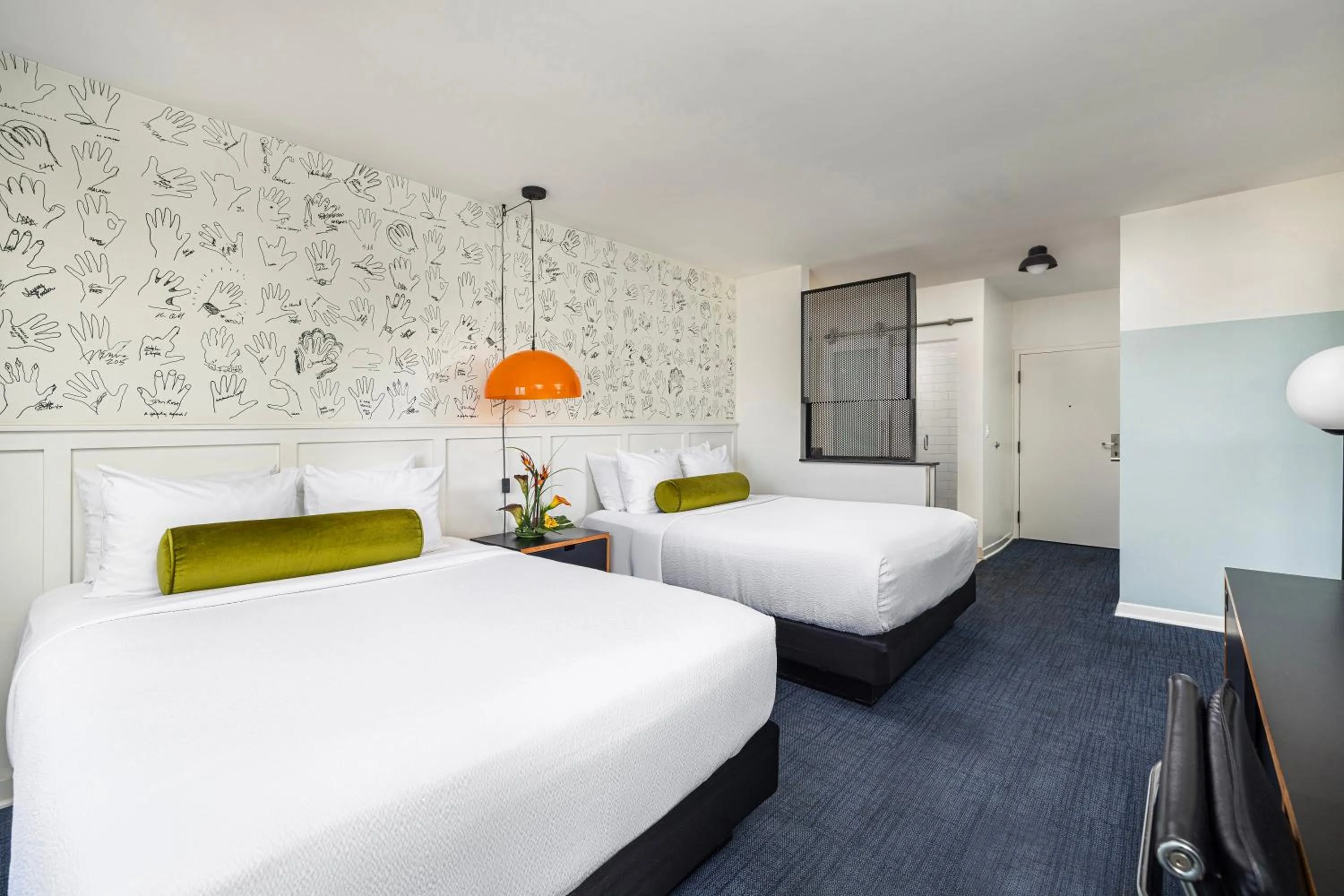 Queen Room with Two Queen Beds - Disability Access in Hotel Erwin Venice Beach