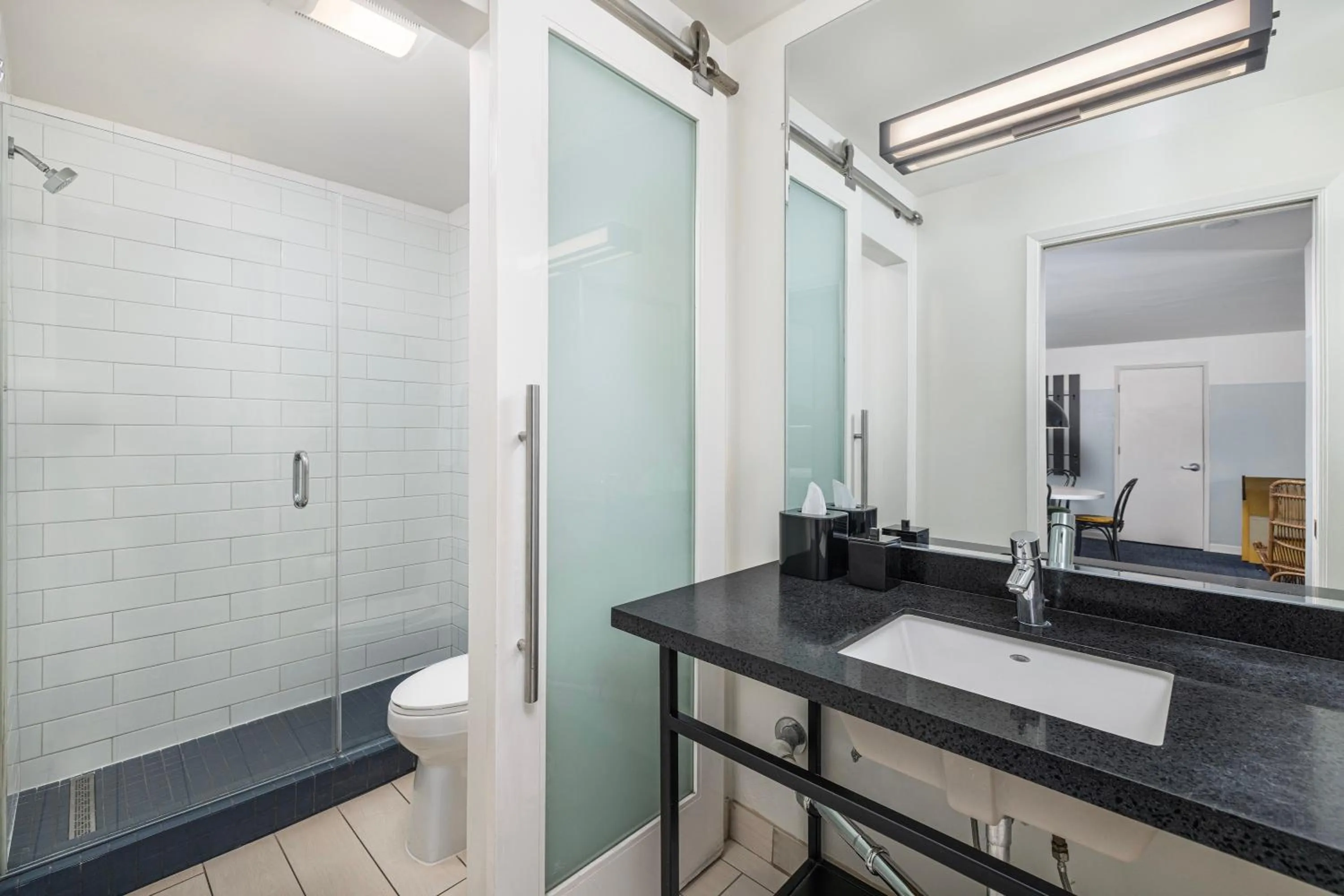 Partial Ocean View King Suite in Hotel Erwin Venice Beach