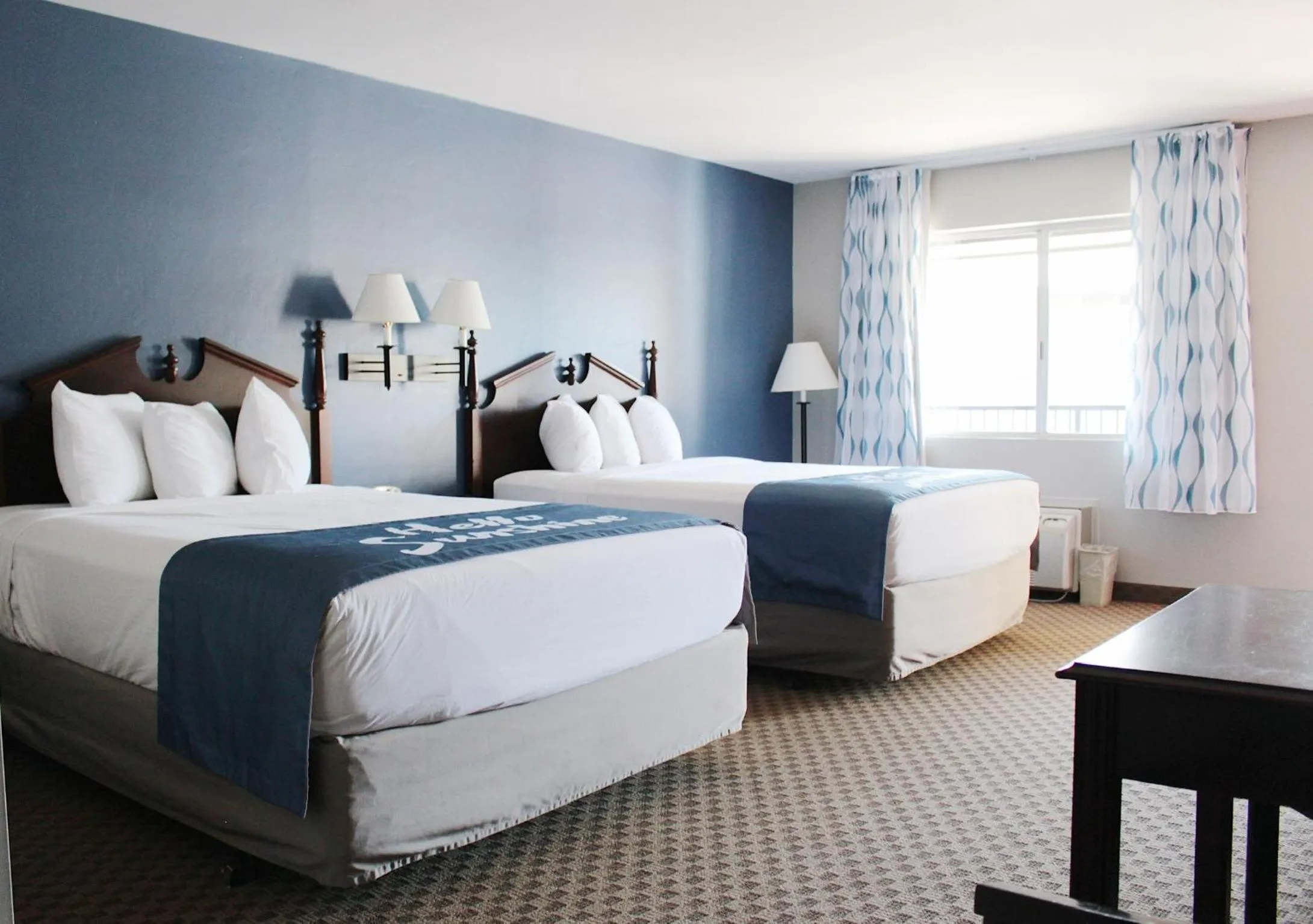 Queen Room with Two Queen Beds - Smoking in Days Inn by Wyndham Show Low