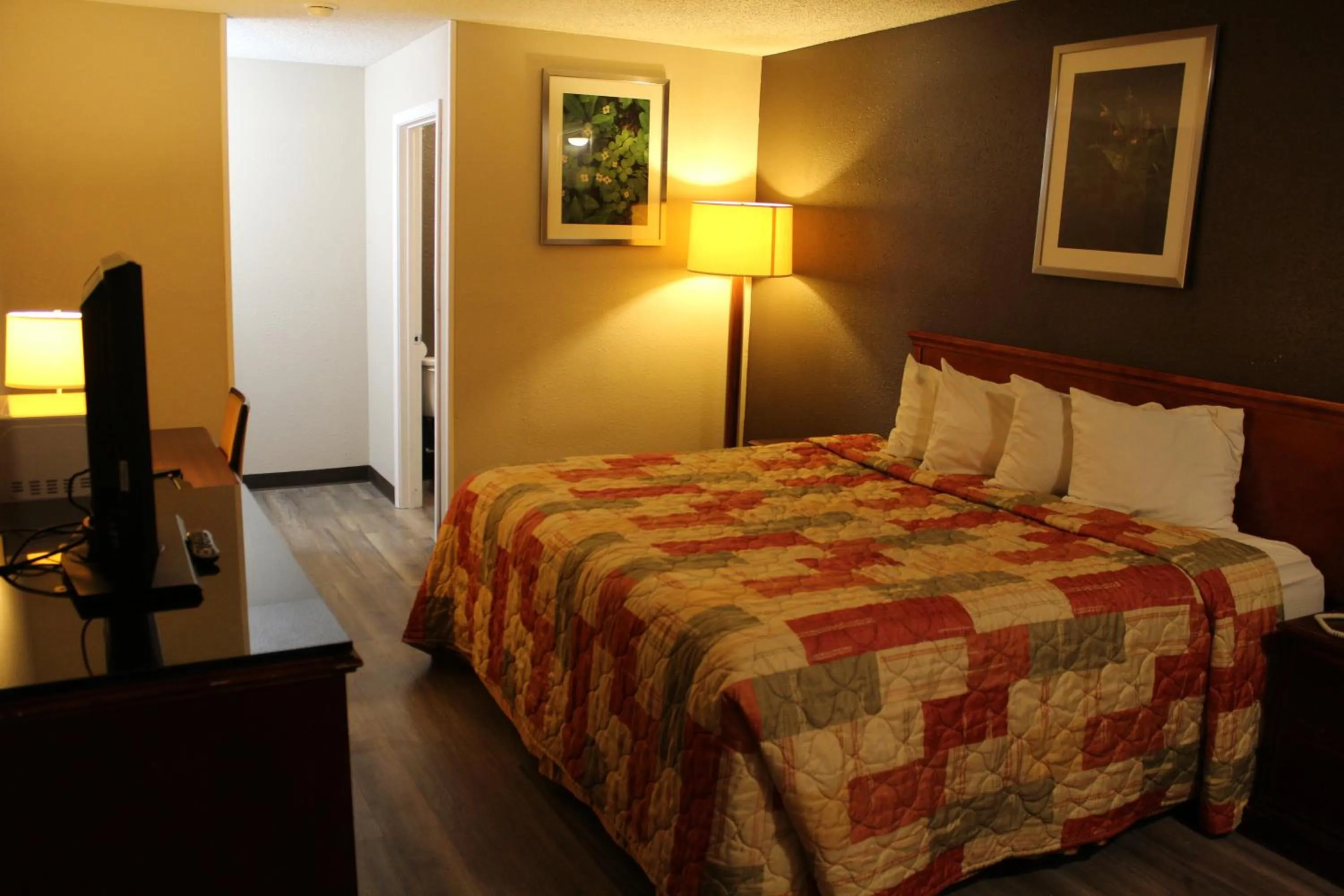 Deluxe King Room in Regency Inn