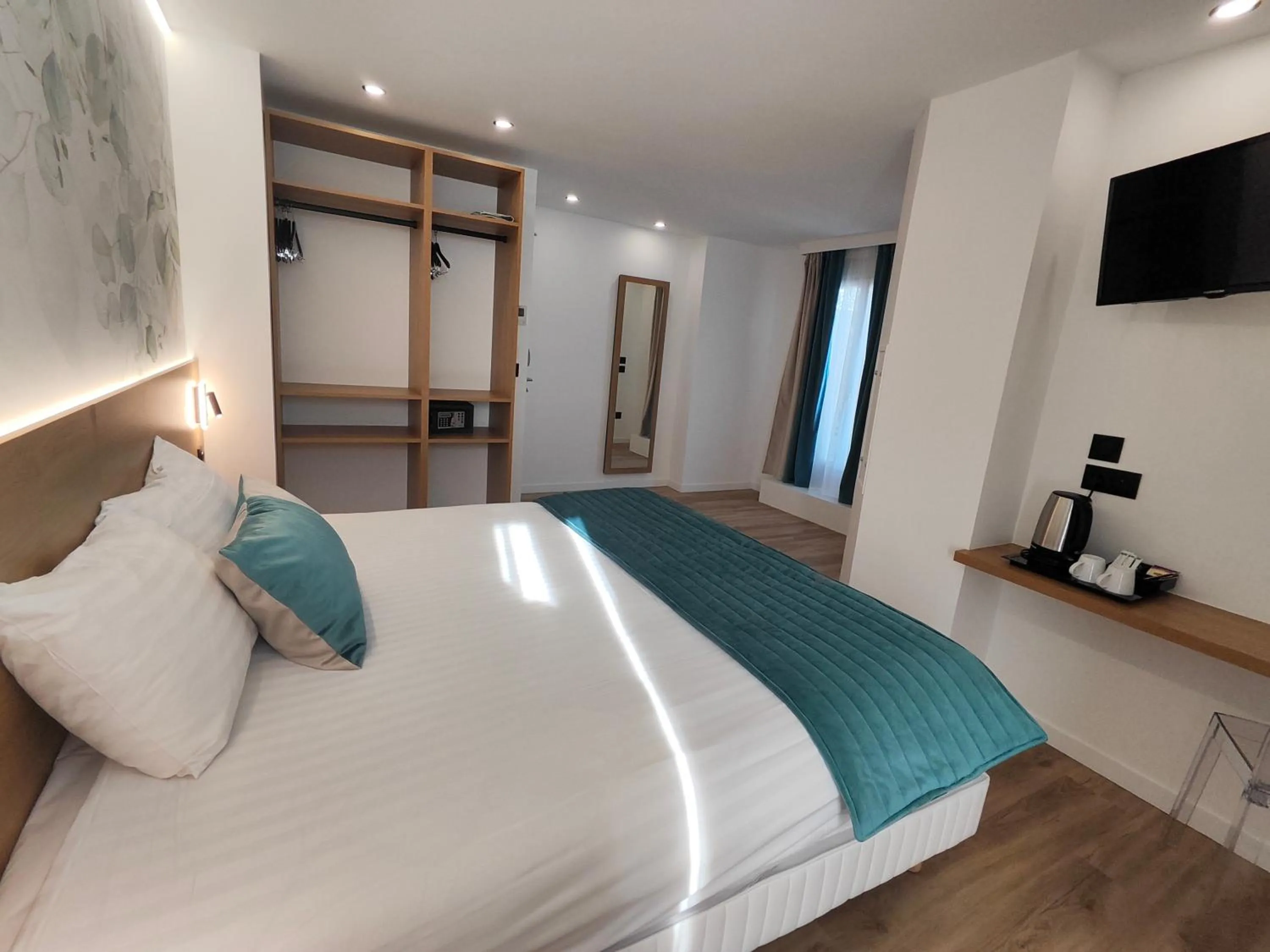 Deluxe Double Room with Balcony in 55 Hôtel Montparnasse