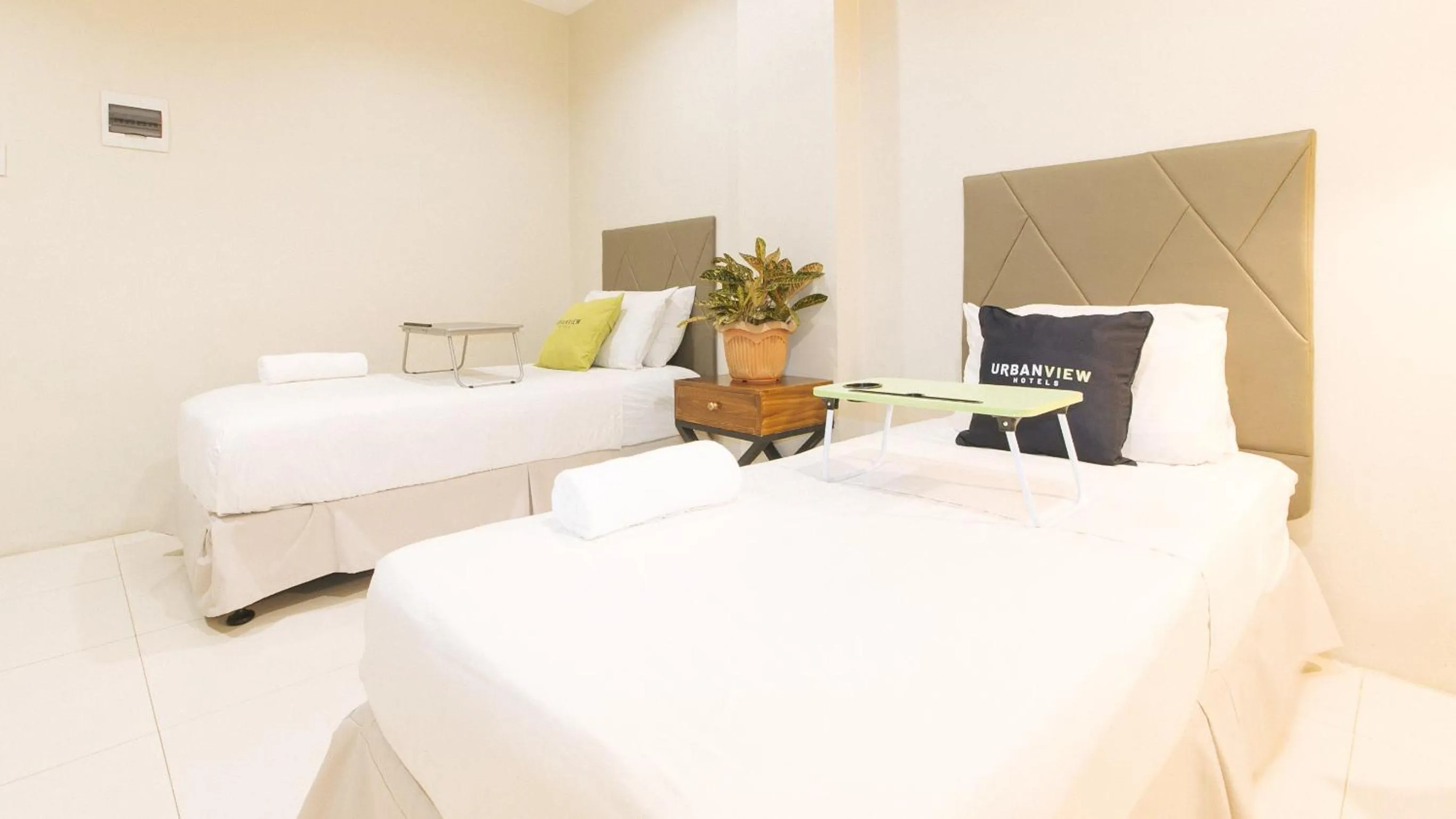 Deluxe Room in UrbanView at Lacson Street Bacolod City by RedDoorz