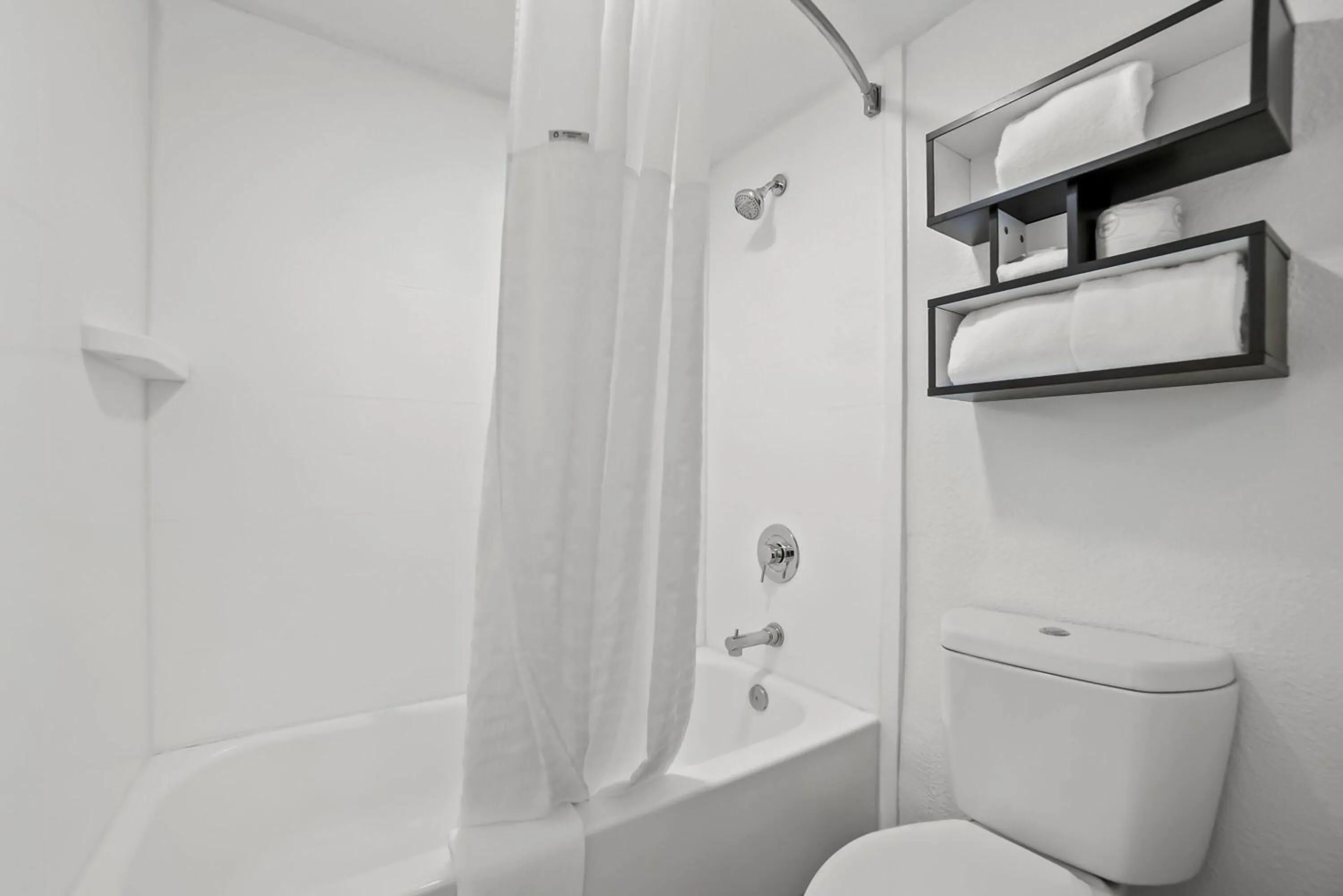 Deluxe King Room - Non-Smoking in Howard Johnson by Wyndham Columbus Fort Moore