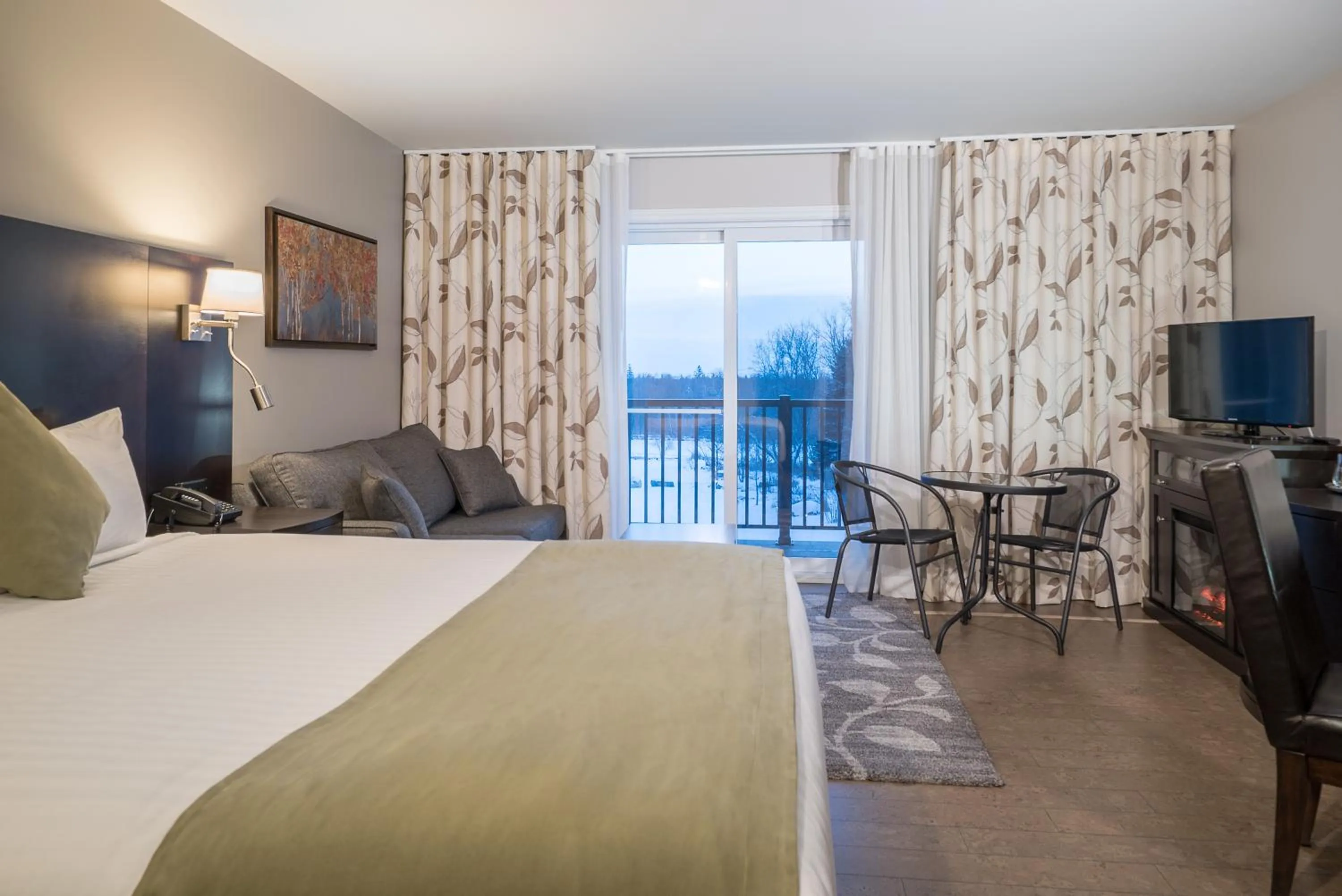 Triple Room with Balcony in Auberge des Gallant