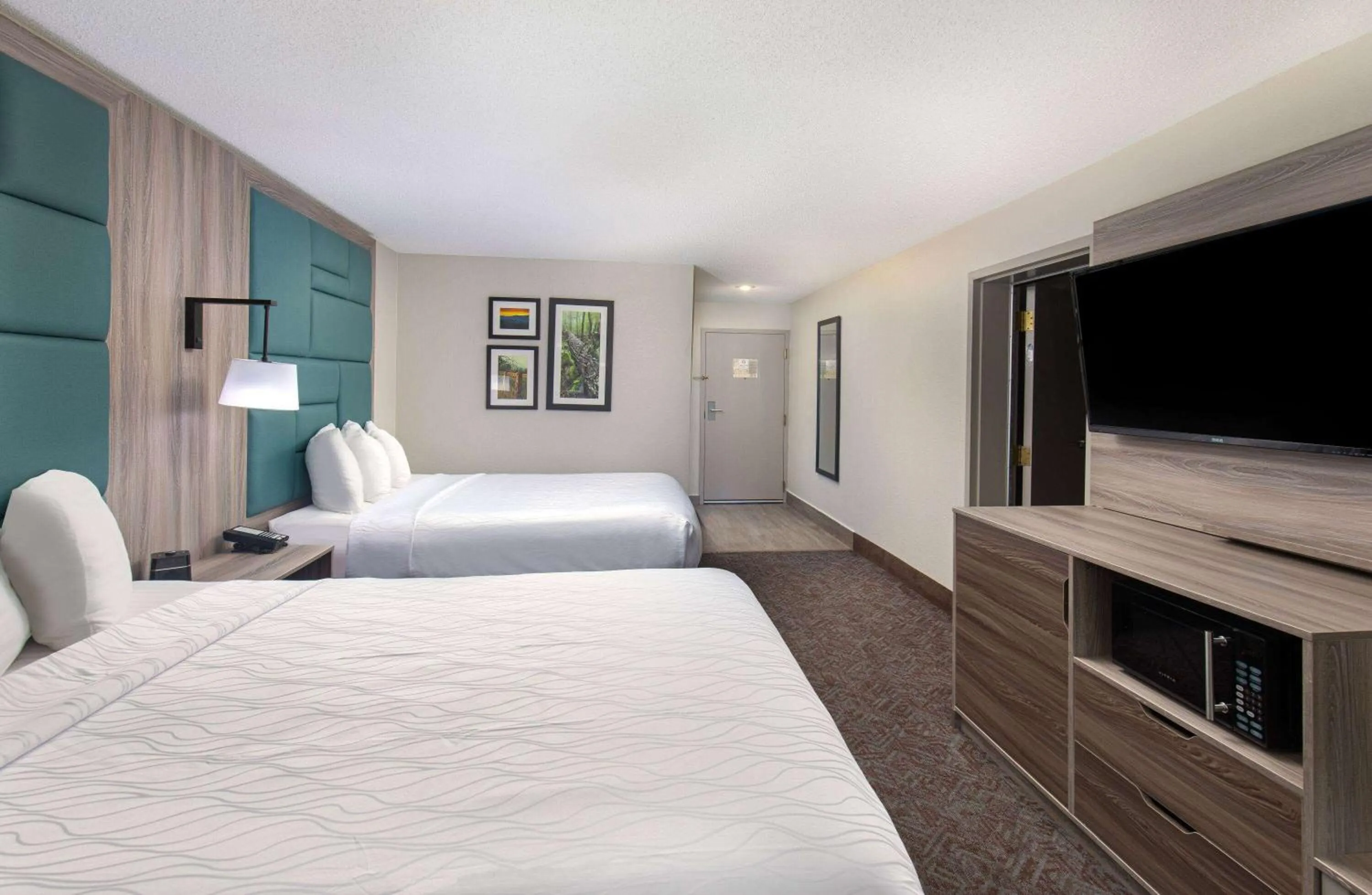 Family Suite - Non-Smoking in La Quinta Inn by Wyndham Pigeon Forge-Dollywood