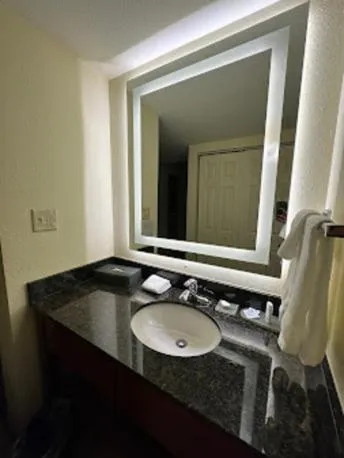 Queen Room with Mobility/Hearing Access - Non-Smoking in Wingate by Wyndham Valdosta/Moody AFB