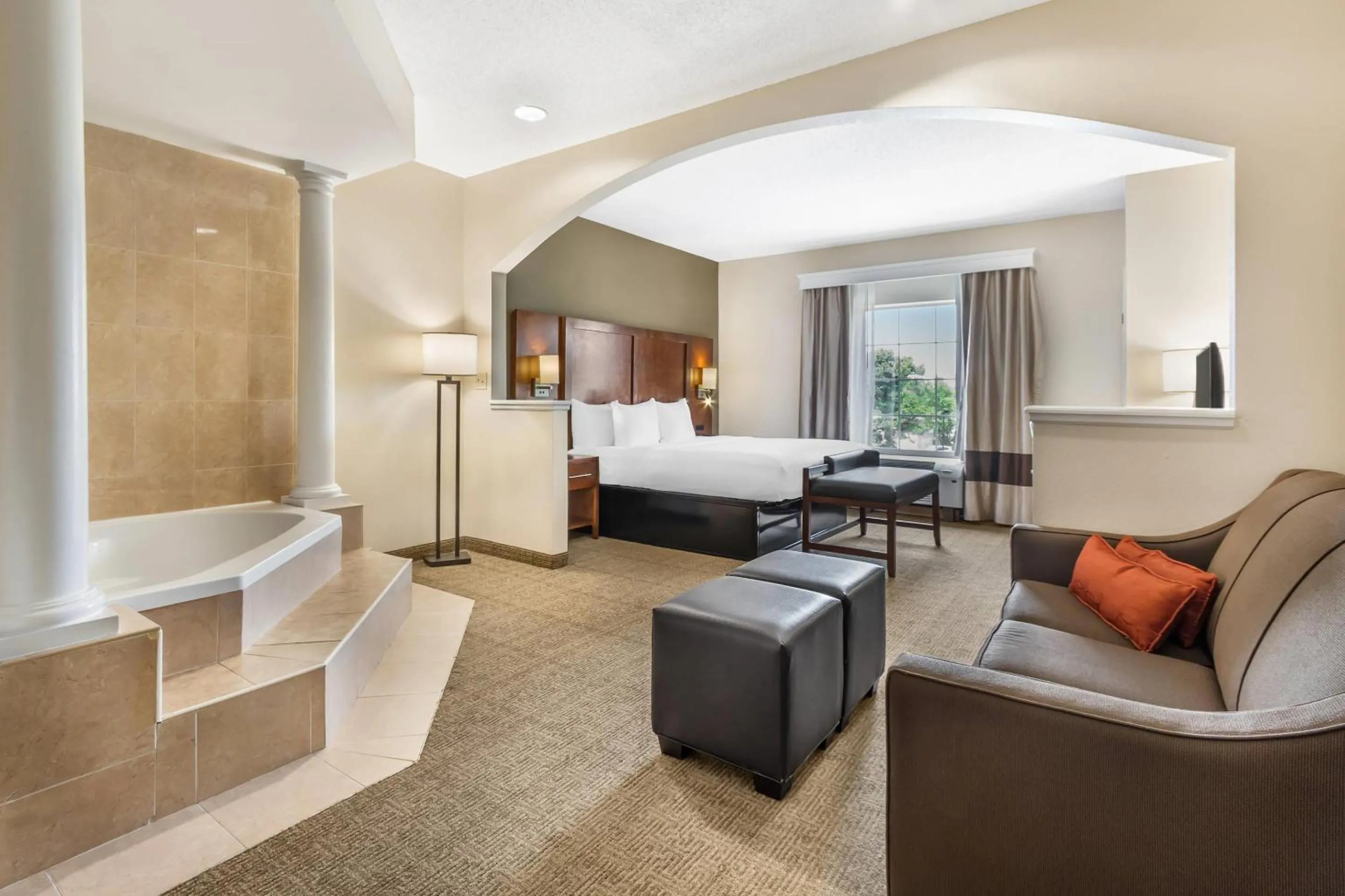 King Suite with Spa Bath - Non-Smoking in Comfort Suites Myrtle Beach Central