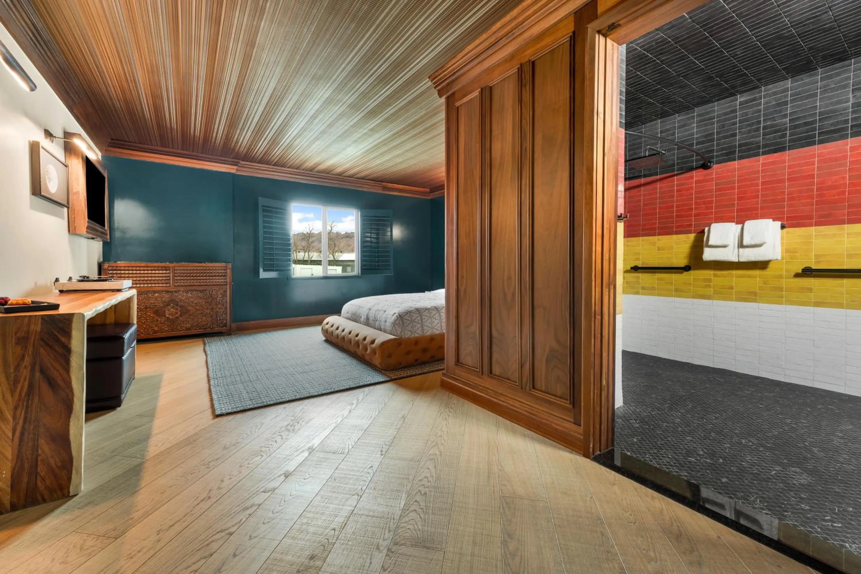 Queen Room - Disability Access in Wolfe's Hotel Moab