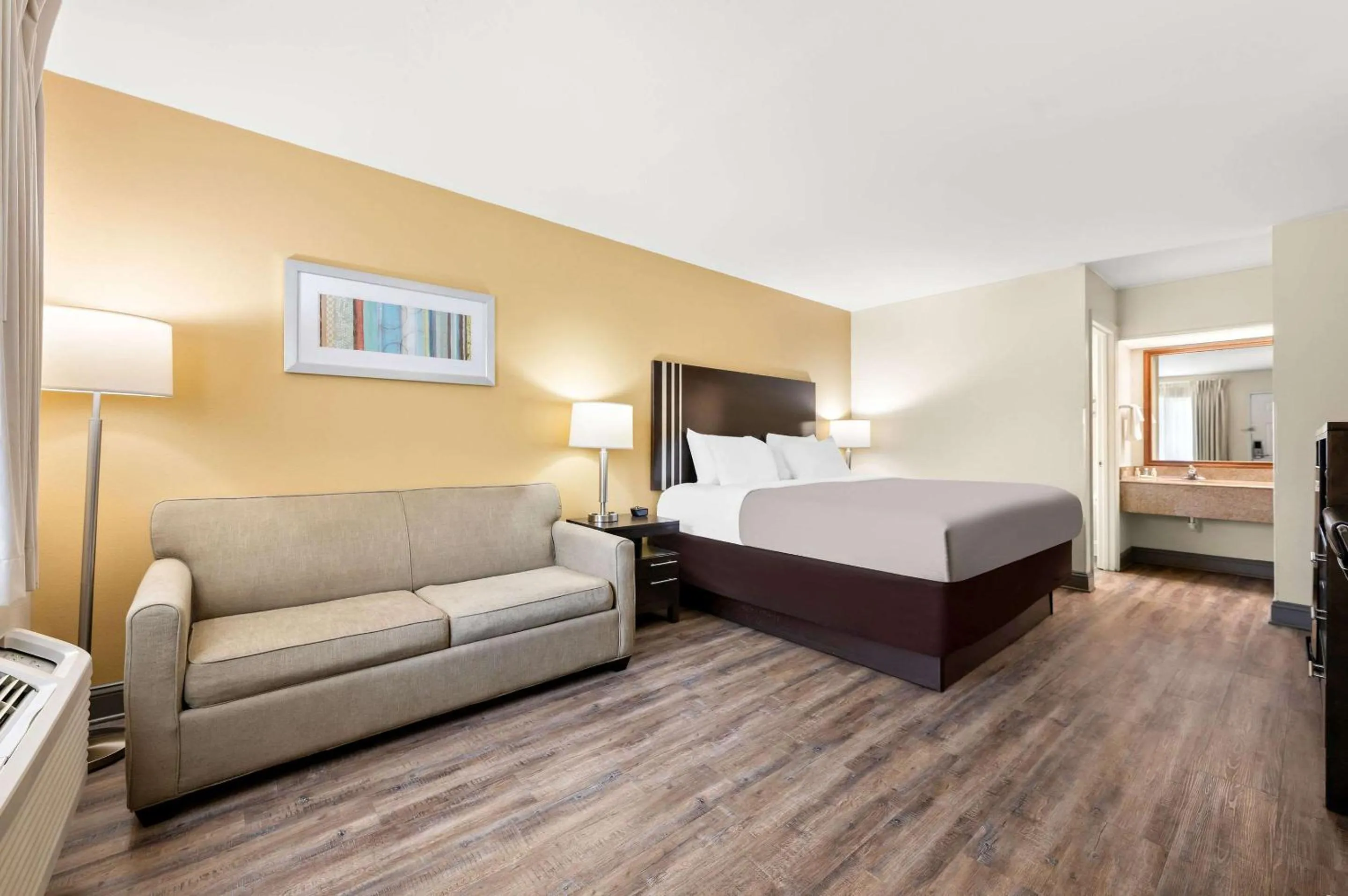 King Room - Ground Floor/Non-Smoking in Quality Inn Pelham I-65 exit 246
