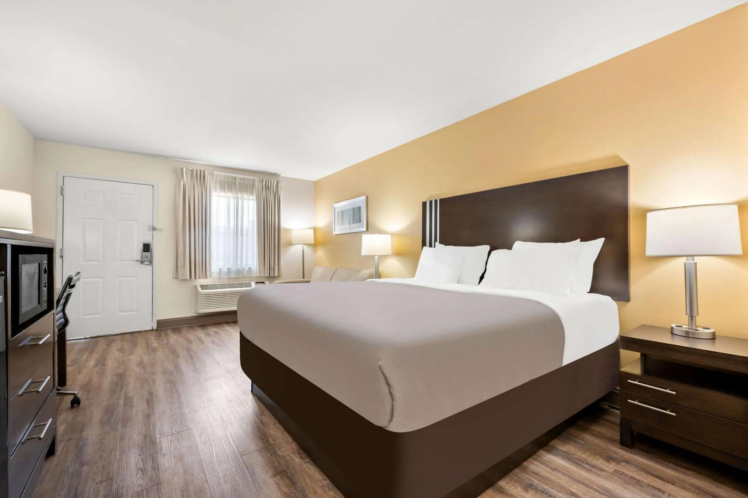 King Room - Non-Smoking in Quality Inn Pelham I-65 exit 246