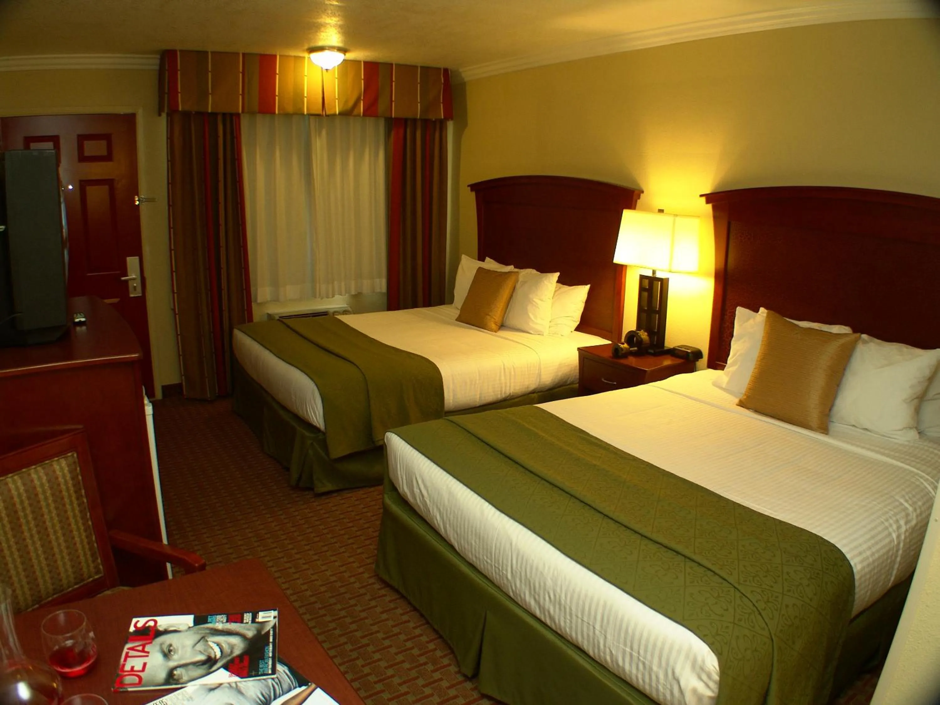 Queen Room with Two Queen Beds - Non-Smoking in Quality Inn & Suites Santa Cruz Mountains