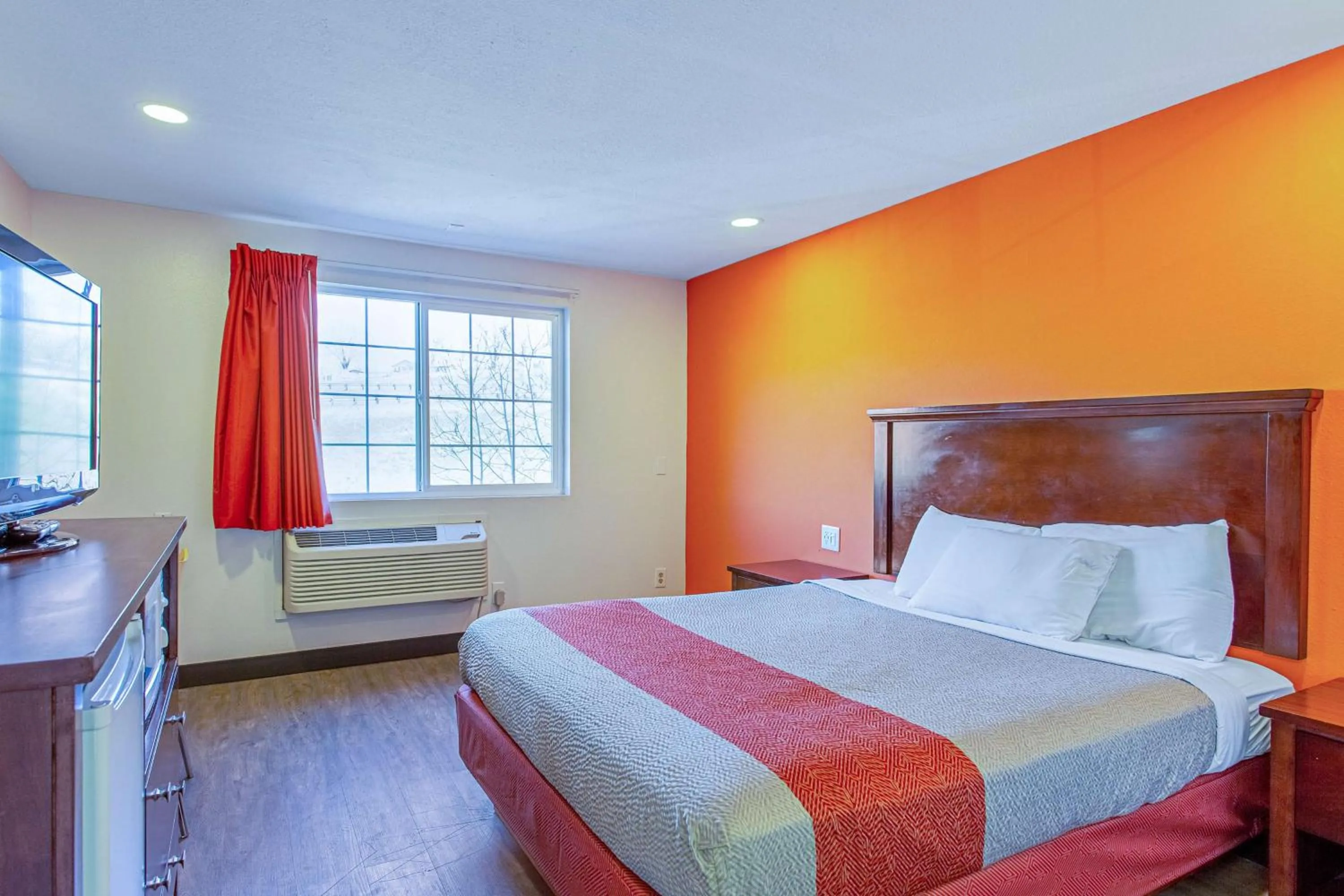 Queen Room with Two Queen Beds - Non-Smoking in Motel 6 Pendleton, OR - West