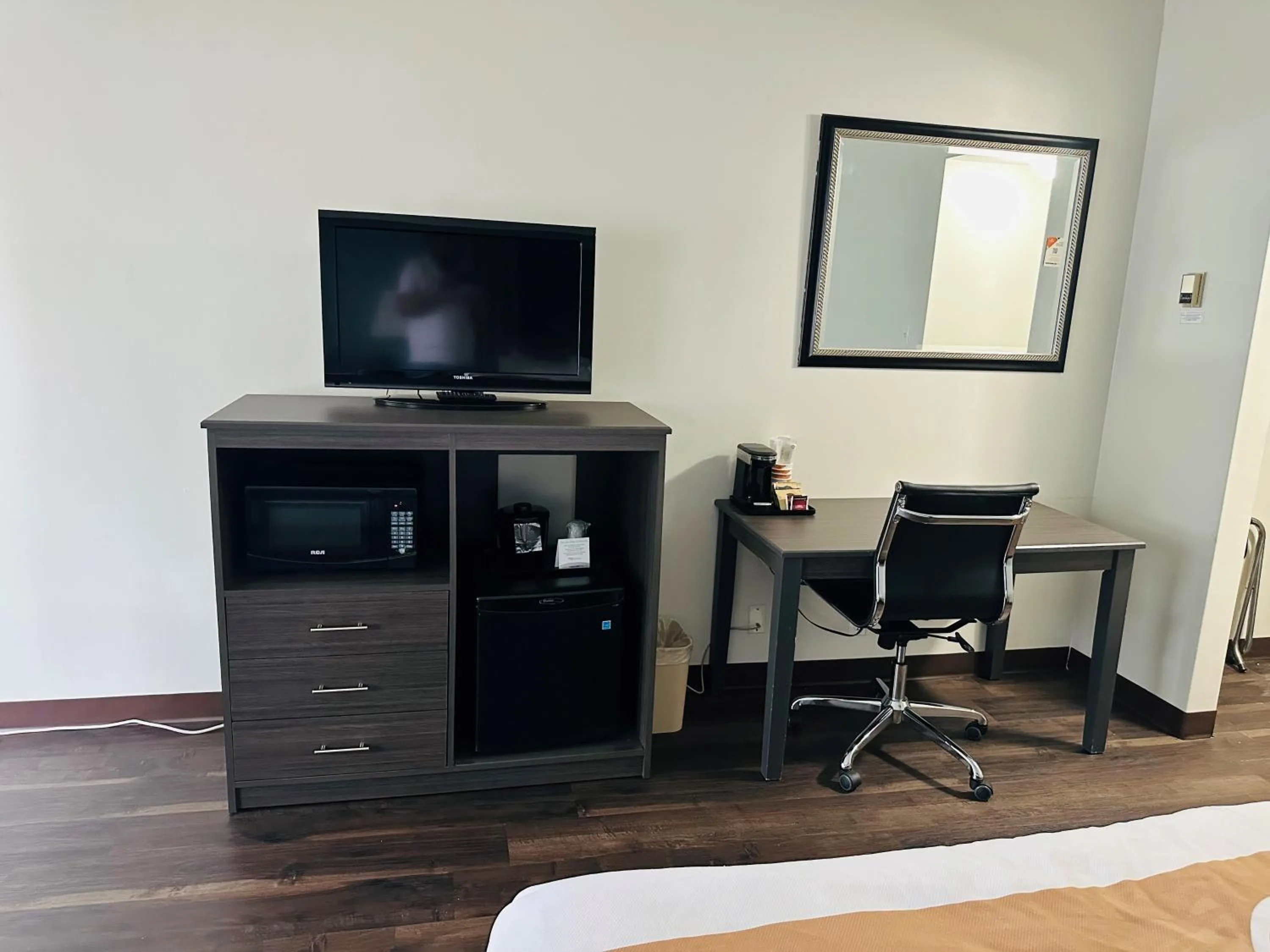 King Room with Sofa Bed - Non-Smoking in Quality Inn