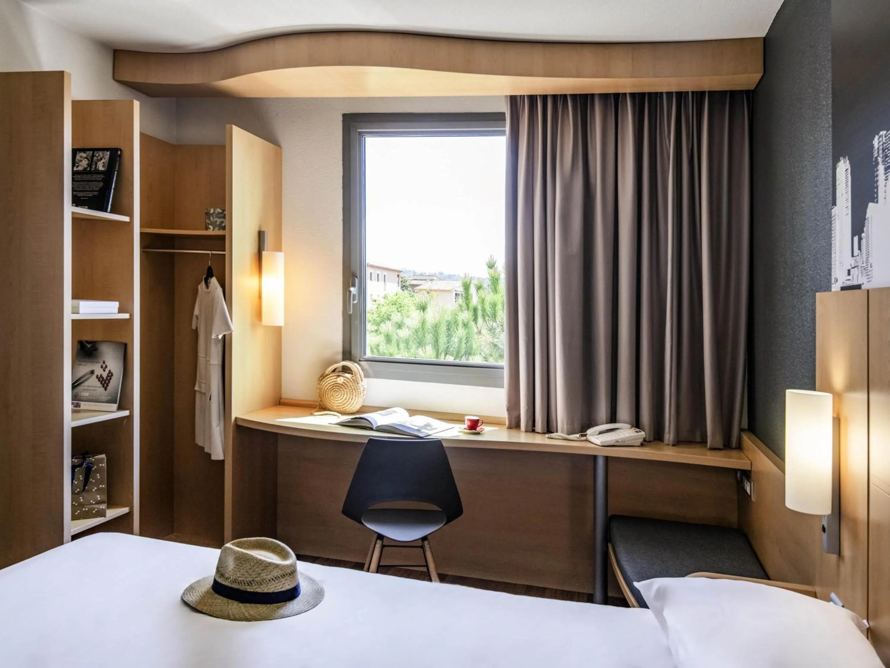 Standard Double Room in IBIS Cannes Mouans Sartoux Piscine parking gratuit