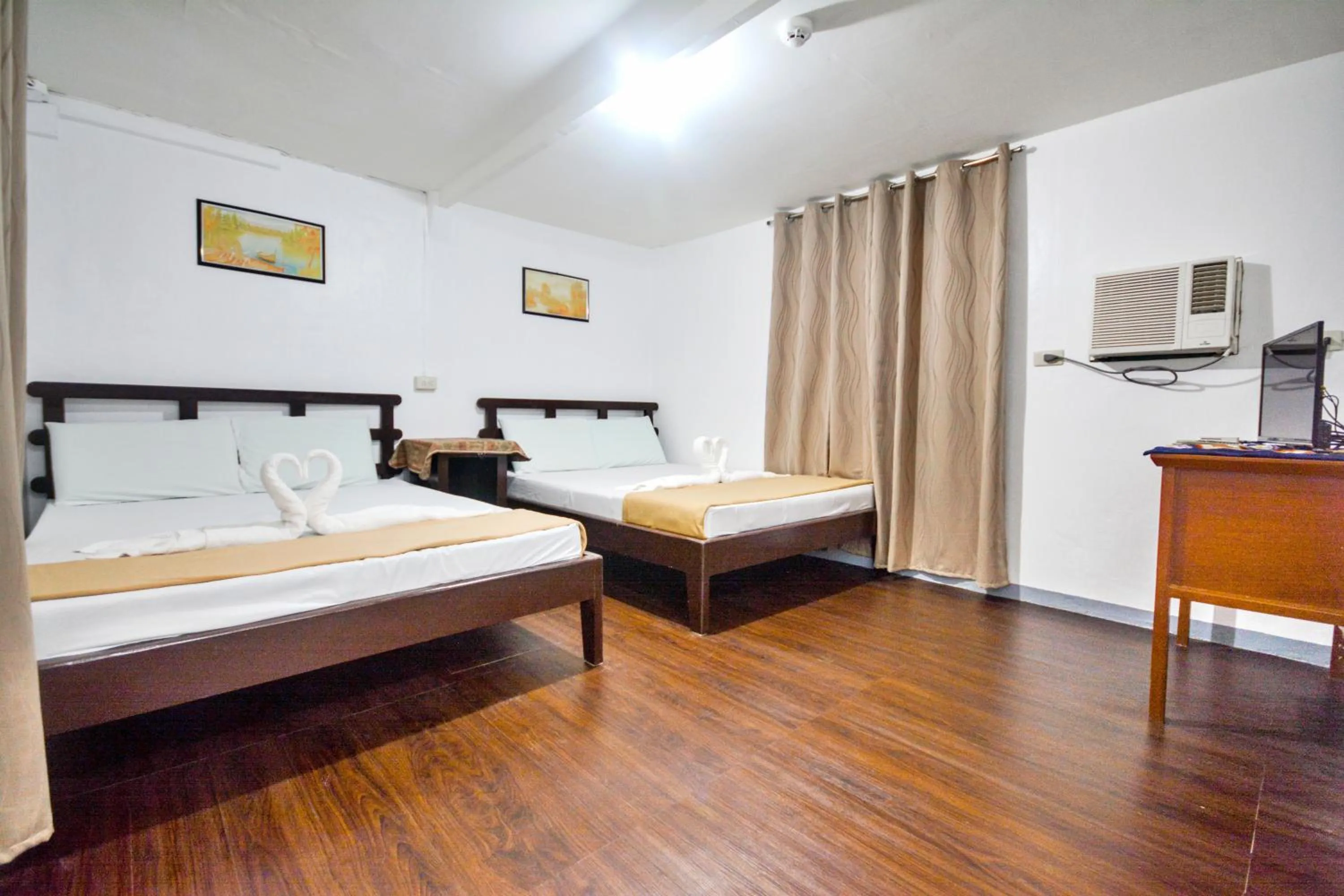 Deluxe Queen Room with AC in Boracay Morning Beach Resort