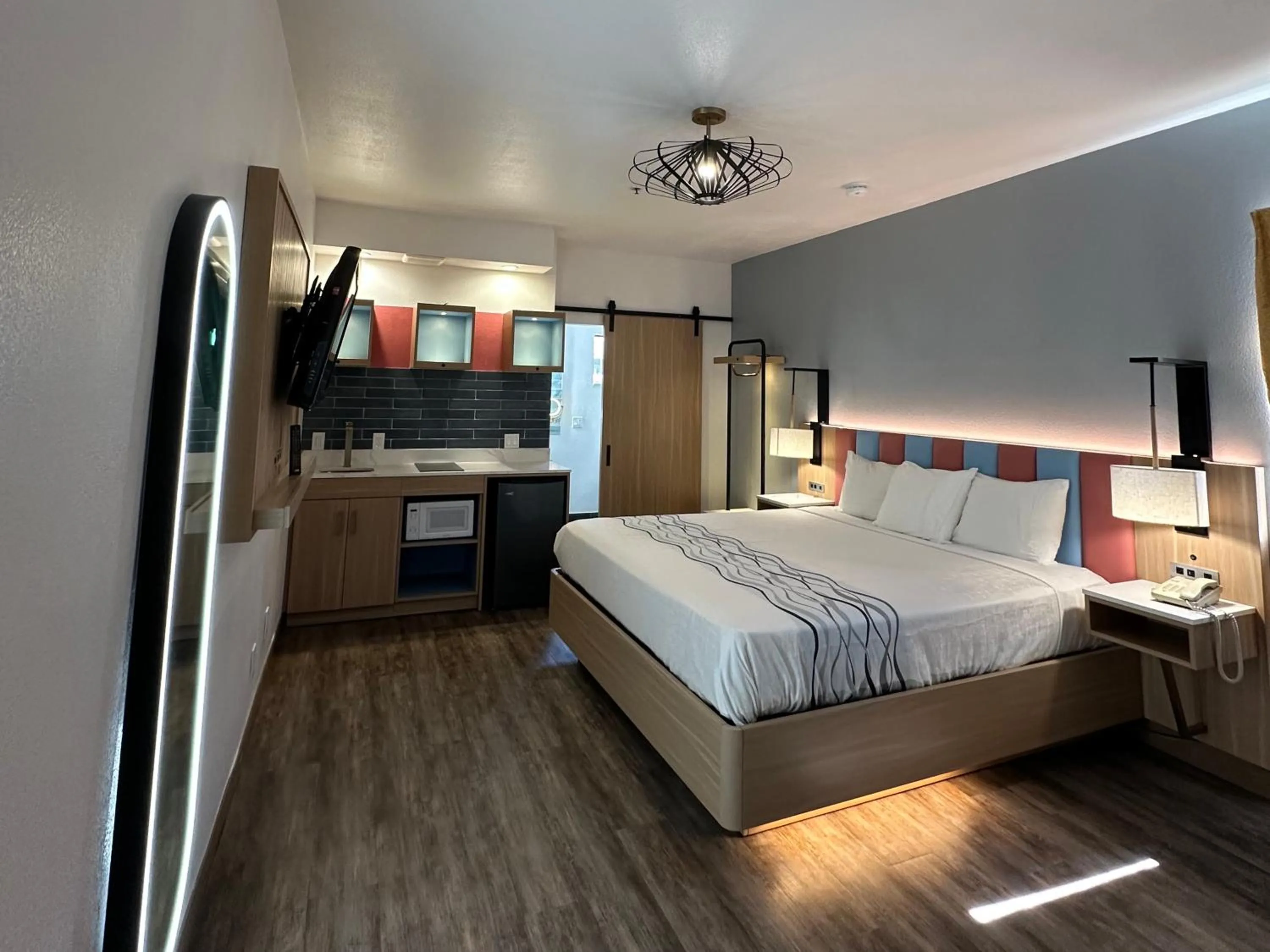 Superior King Room - Non-Smoking in Rodeway Inn Encinitas North