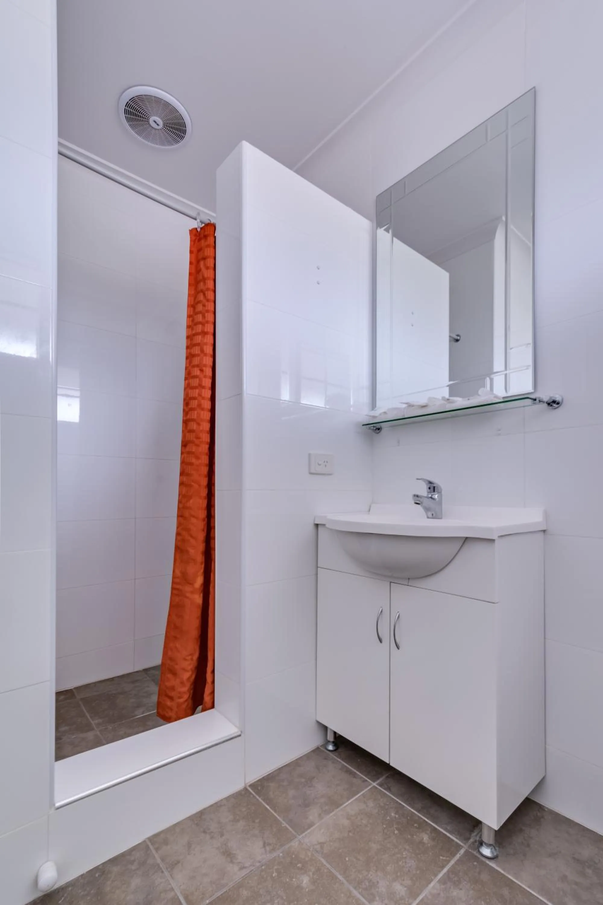Standard Twin Room in ibis Styles Albany
