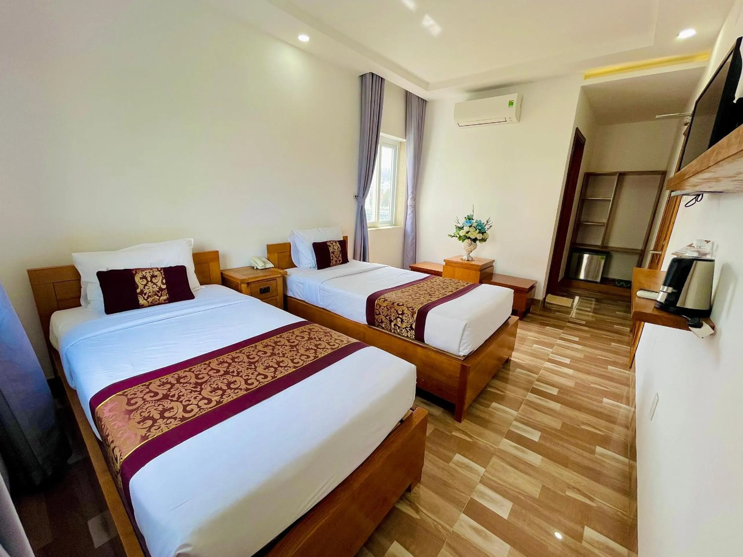 Twin Room in La Castle