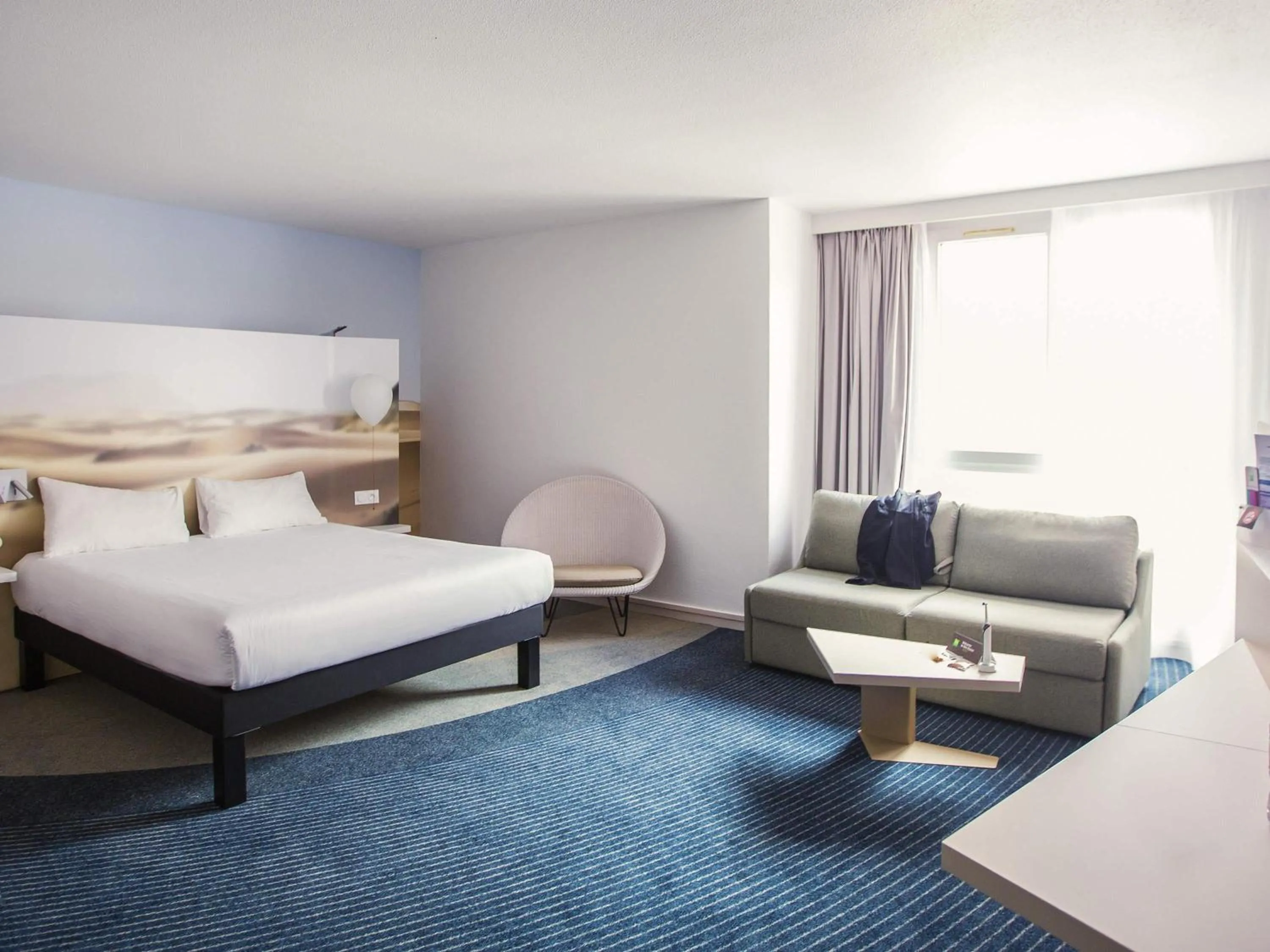 Standard Family Suite with One Double Bed and Sofa in ibis Styles Toulon Centre Port