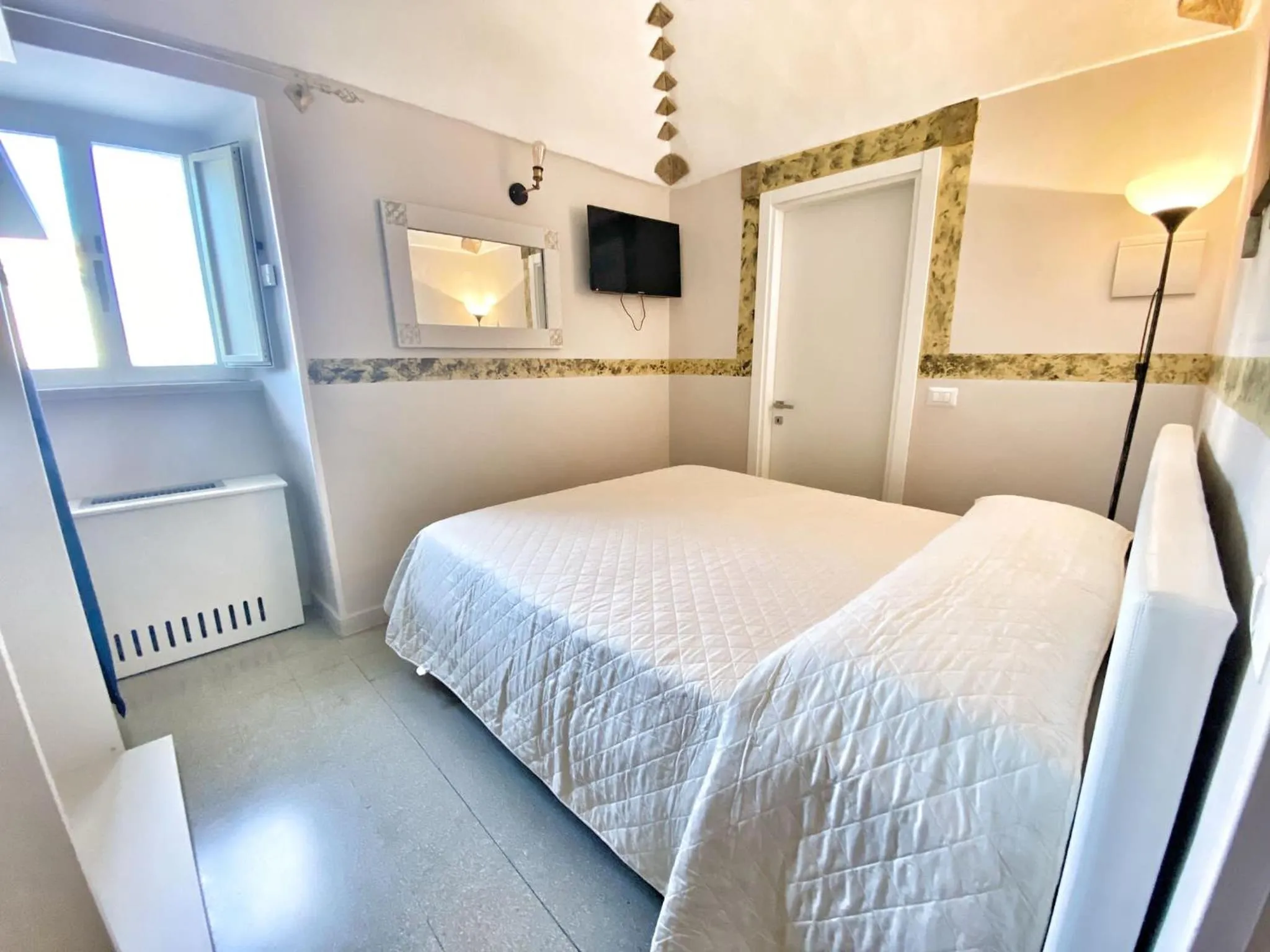 Basic Double Room in Porto Salvo