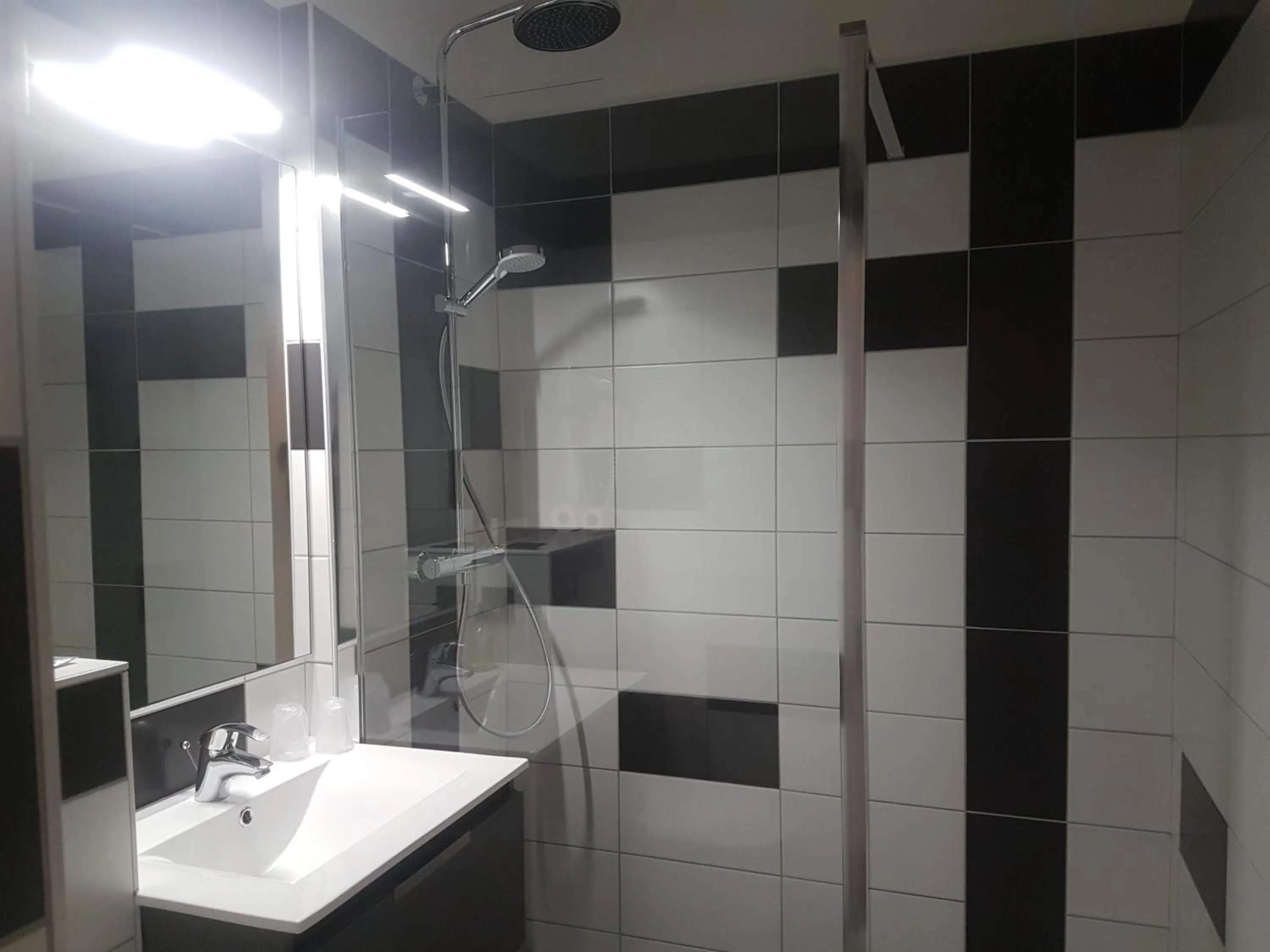 Comfort Double Room in Logis Hotel Des Grands Vins