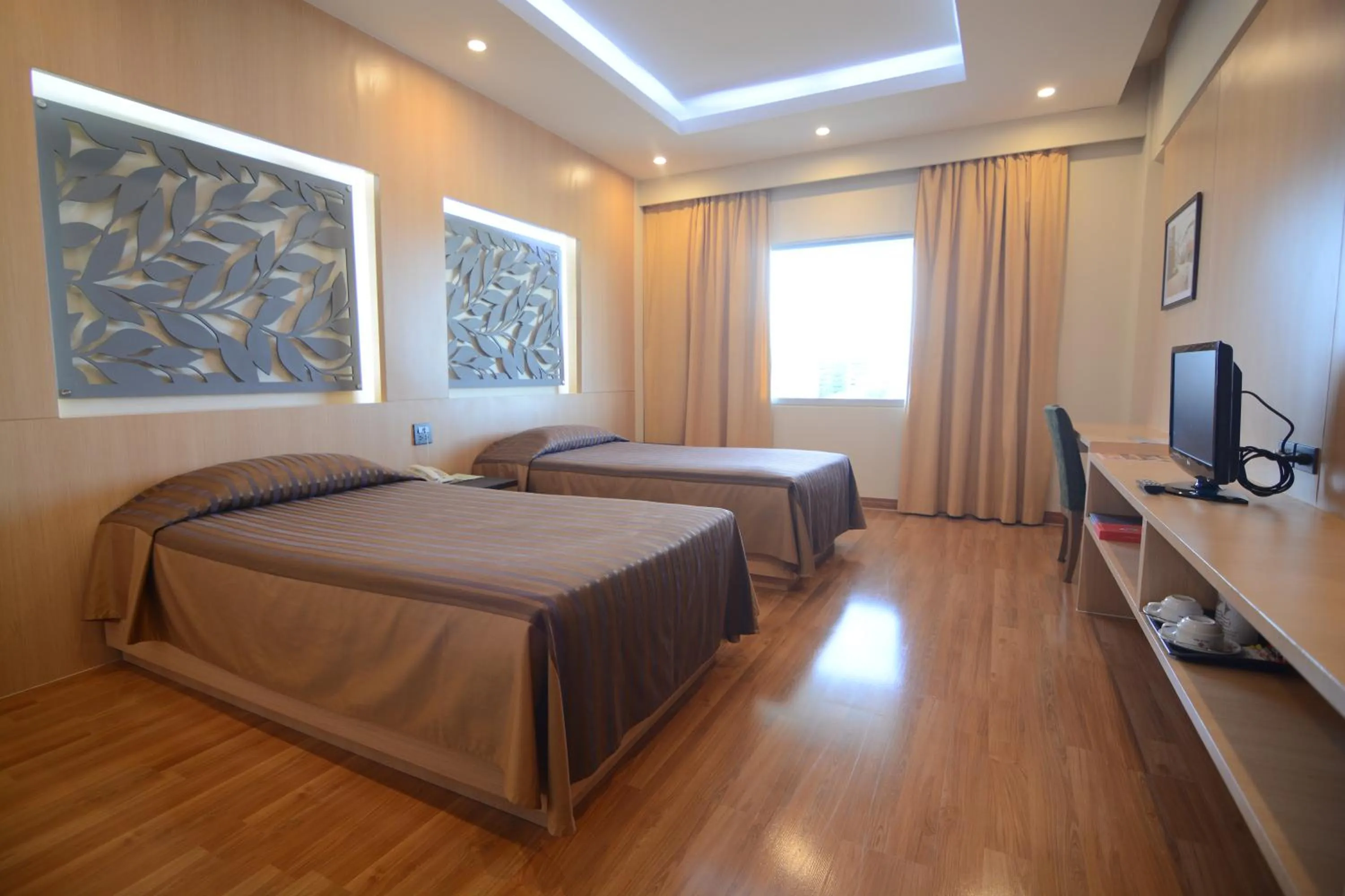 Grand Deluxe Twin Room in Charoen Hotel