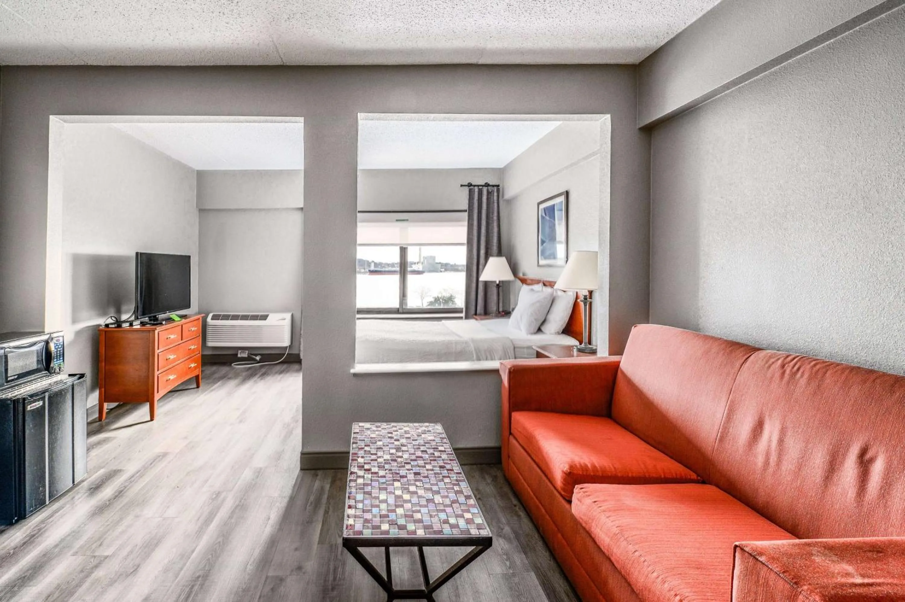 Deluxe Queen Room - Non-Smoking in La Quinta by Wyndham New Haven