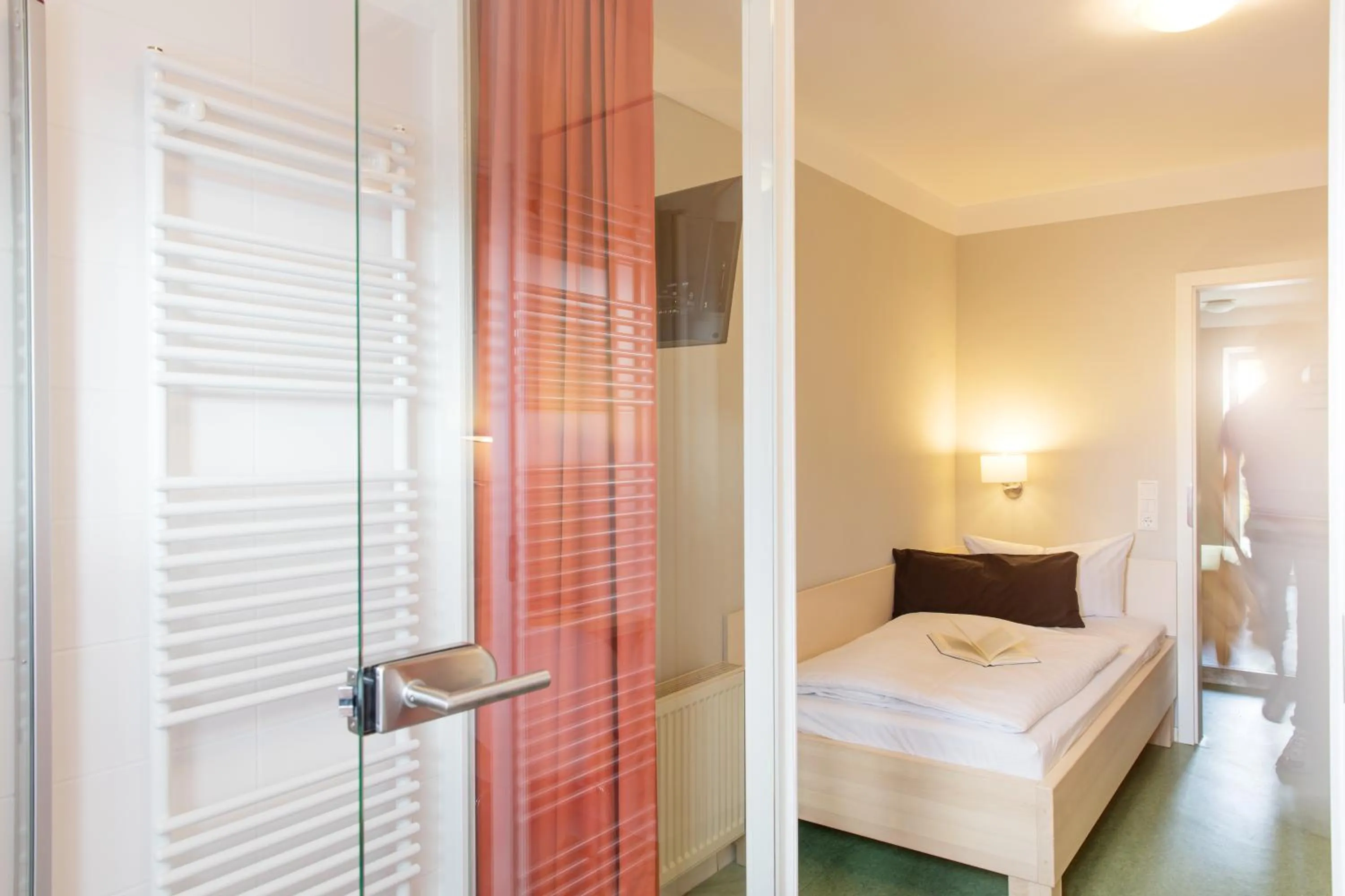 Classic Single Room with Shower - single occupancy in veloInn Hotel Bad Berka im Weimarer Land