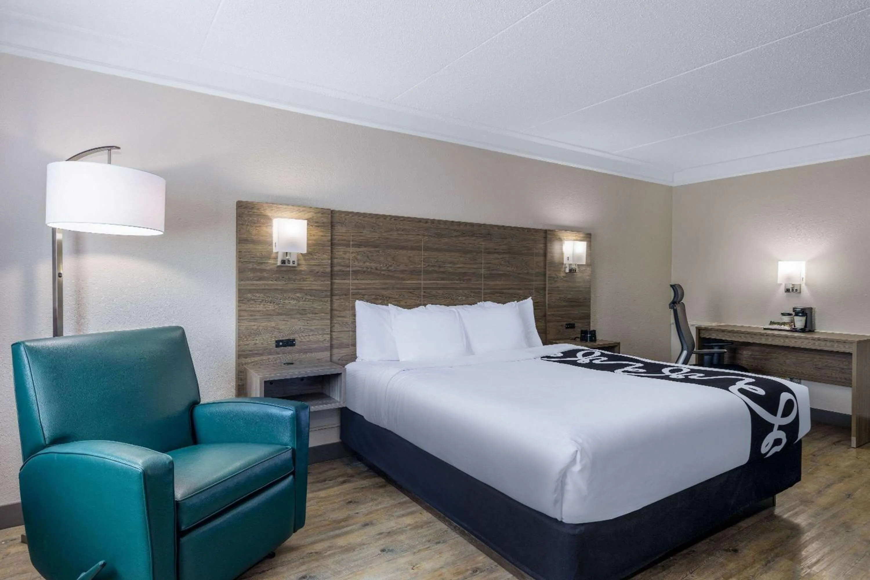 King Room in La Quinta Inn by Wyndham Kansas City Lenexa